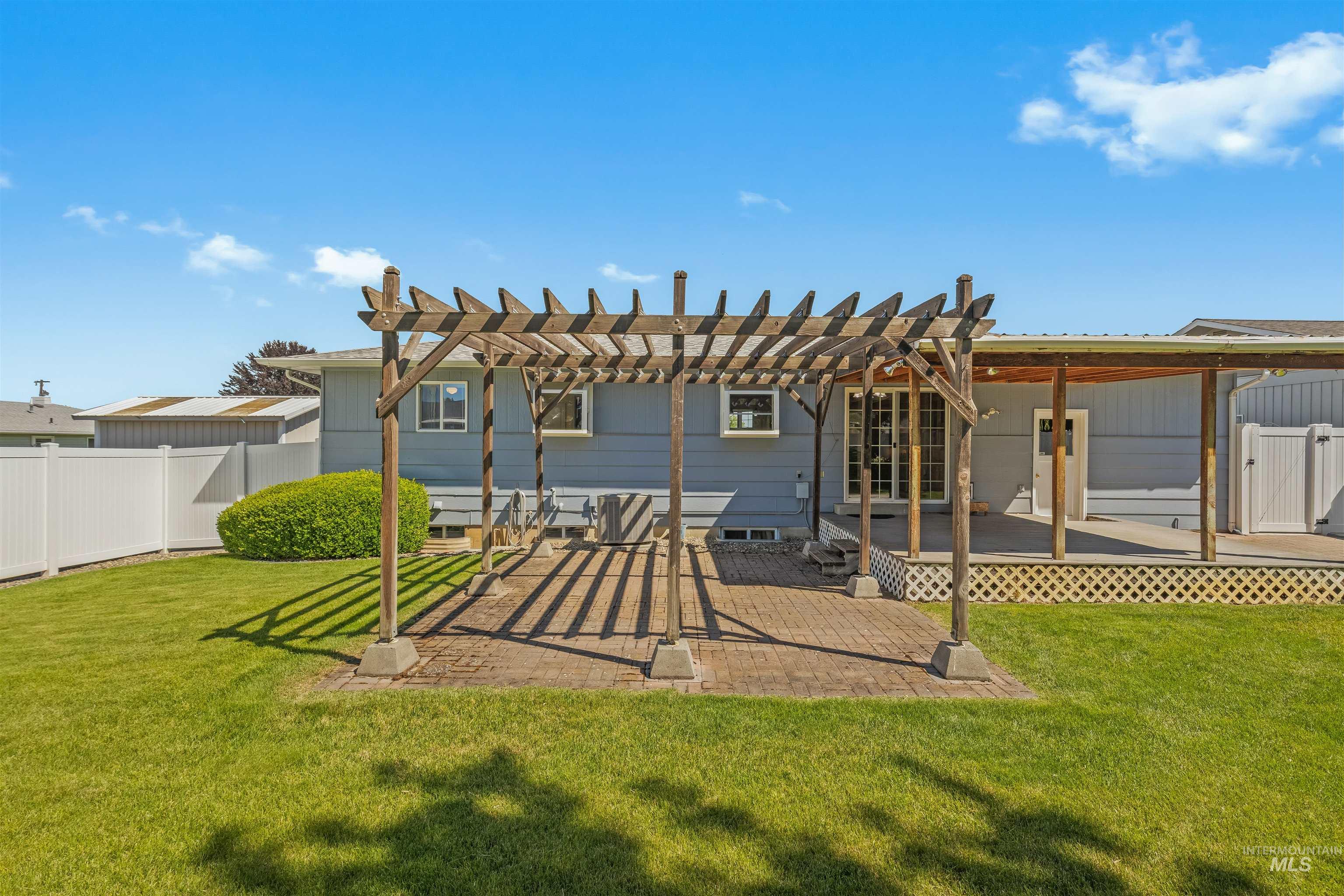 1122 Linden Dr, Lewiston, Idaho 83501, 3 Bedrooms, 2 Bathrooms, Residential For Sale, Price $399,900,MLS 98989482