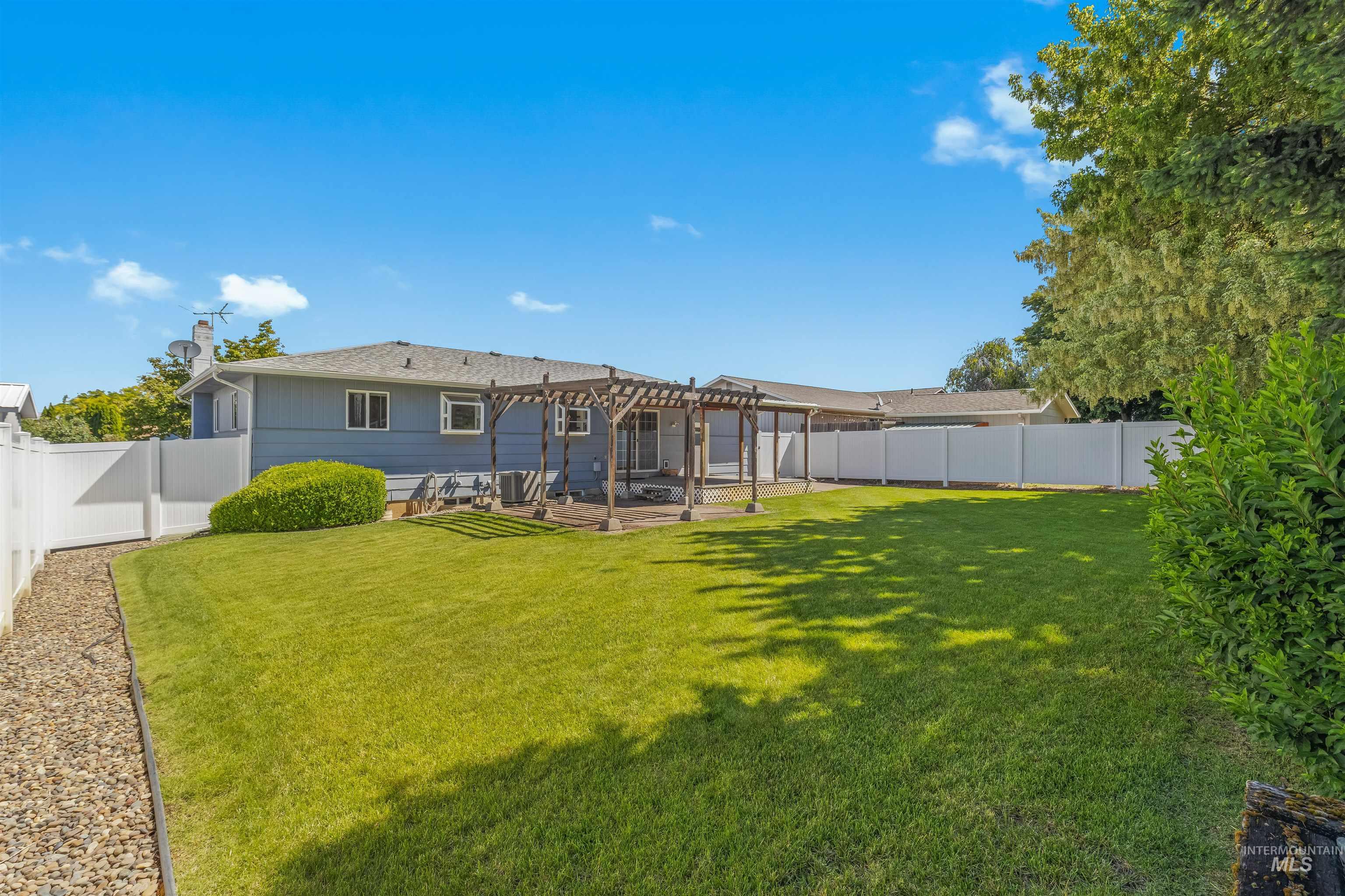 1122 Linden Dr, Lewiston, Idaho 83501, 3 Bedrooms, 2 Bathrooms, Residential For Sale, Price $399,900,MLS 98989482