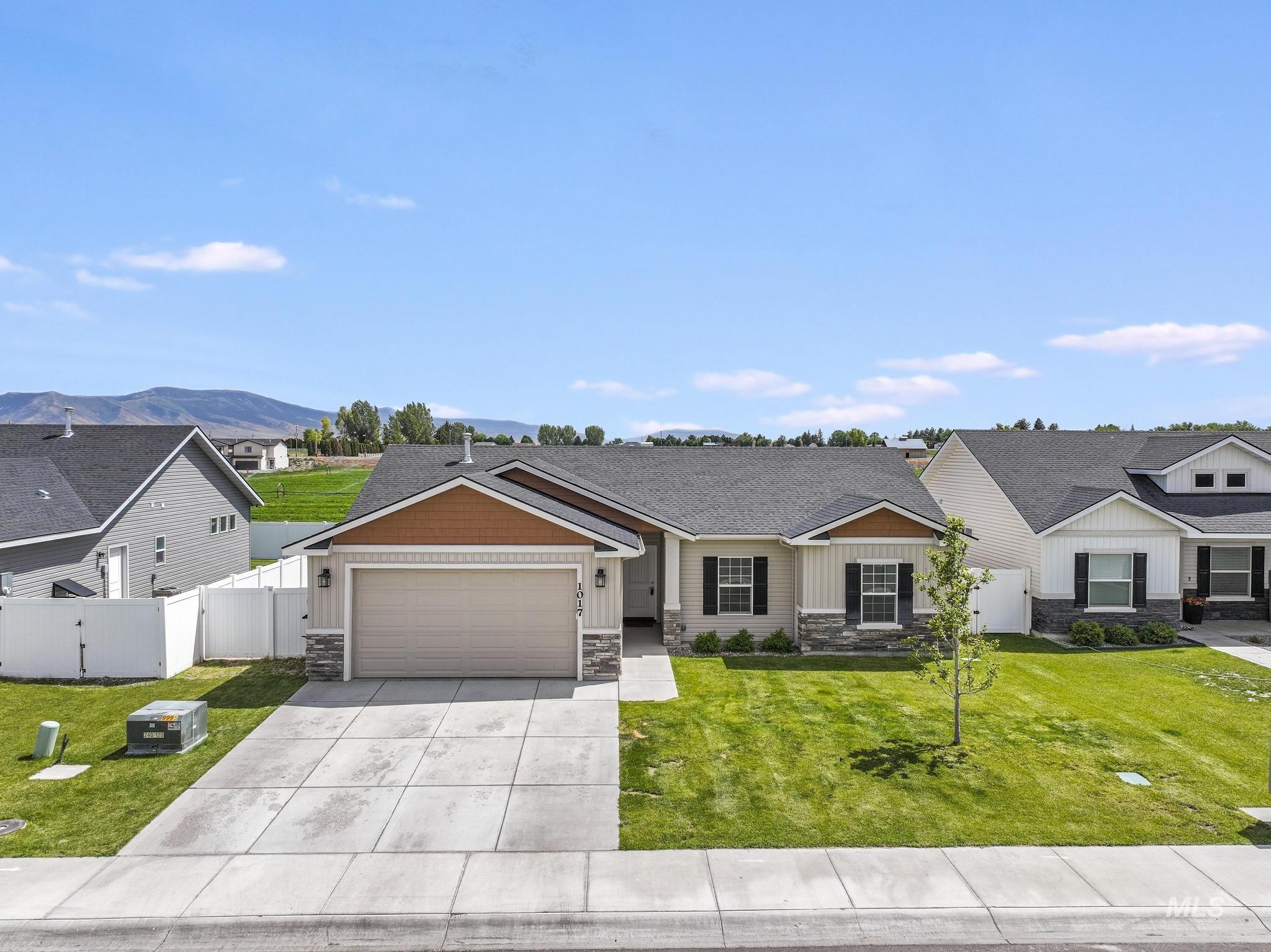 1017 Magnolia St., Burley, Idaho 83318, 3 Bedrooms, 2 Bathrooms, Residential For Sale, Price $320,000,MLS 98989499
