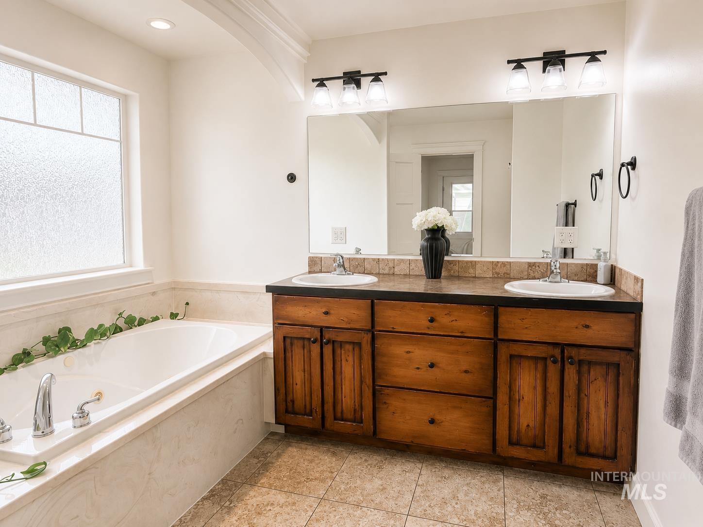 1057 Oakwood Ave., Burley, Idaho 83318, 5 Bedrooms, 3 Bathrooms, Residential For Sale, Price $485,000, 98989503