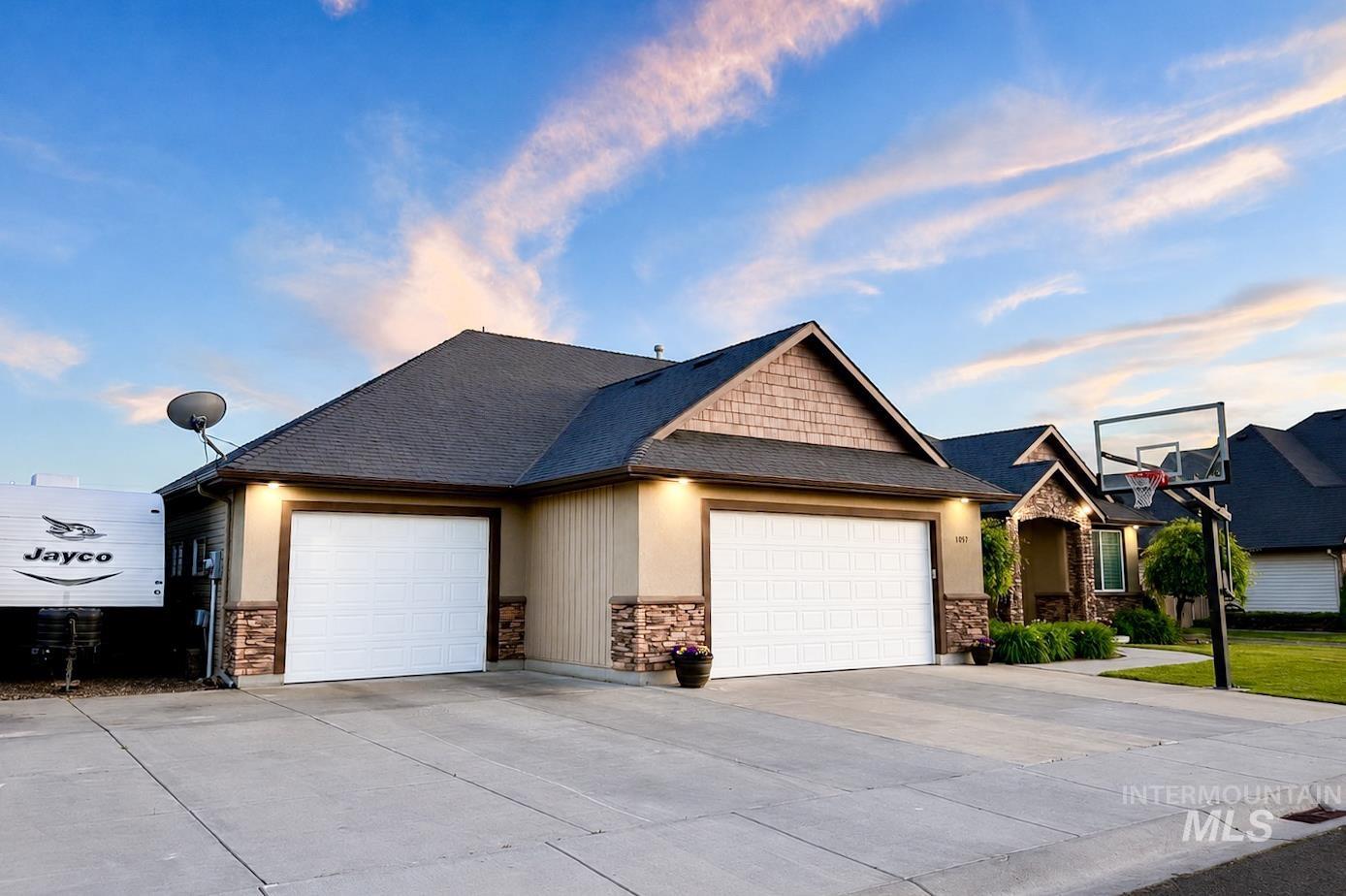 1057 Oakwood Ave., Burley, Idaho 83318, 5 Bedrooms, 3 Bathrooms, Residential For Sale, Price $499,900,MLS 98989503