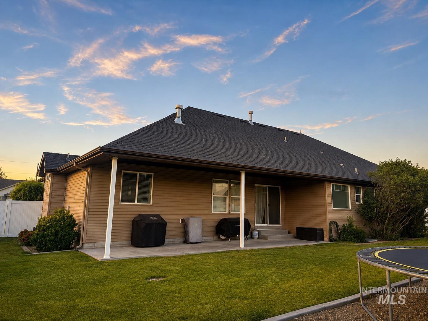 1057 Oakwood Ave., Burley, Idaho 83318, 5 Bedrooms, 3 Bathrooms, Residential For Sale, Price $485,000, 98989503