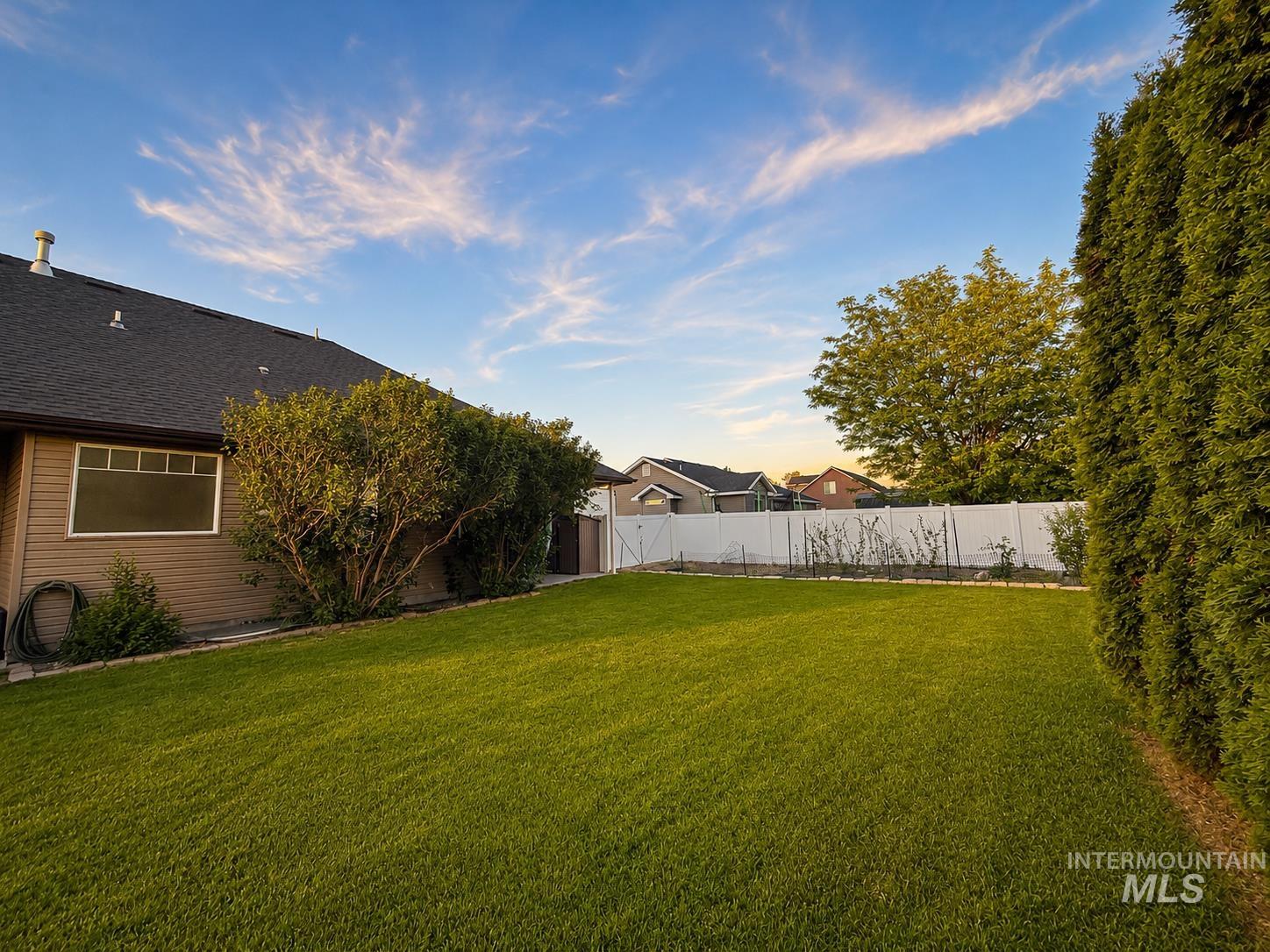 1057 Oakwood Ave., Burley, Idaho 83318, 5 Bedrooms, 3 Bathrooms, Residential For Sale, Price $485,000, 98989503