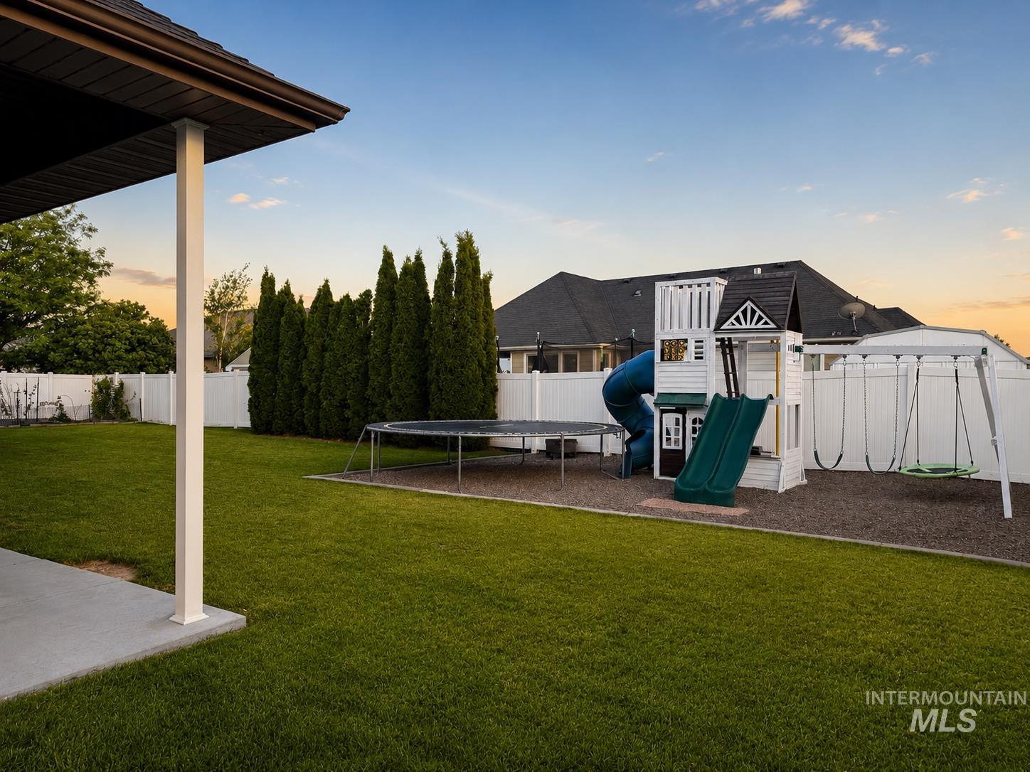 1057 Oakwood Ave., Burley, Idaho 83318, 5 Bedrooms, 3 Bathrooms, Residential For Sale, Price $485,000, 98989503
