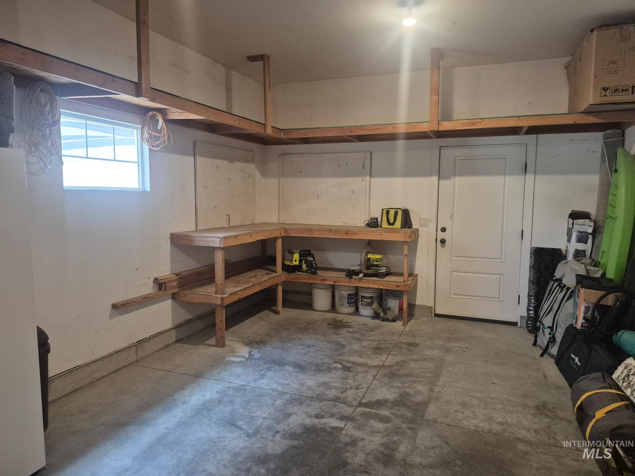 1057 Oakwood Ave., Burley, Idaho 83318, 5 Bedrooms, 3 Bathrooms, Residential For Sale, Price $485,000, 98989503