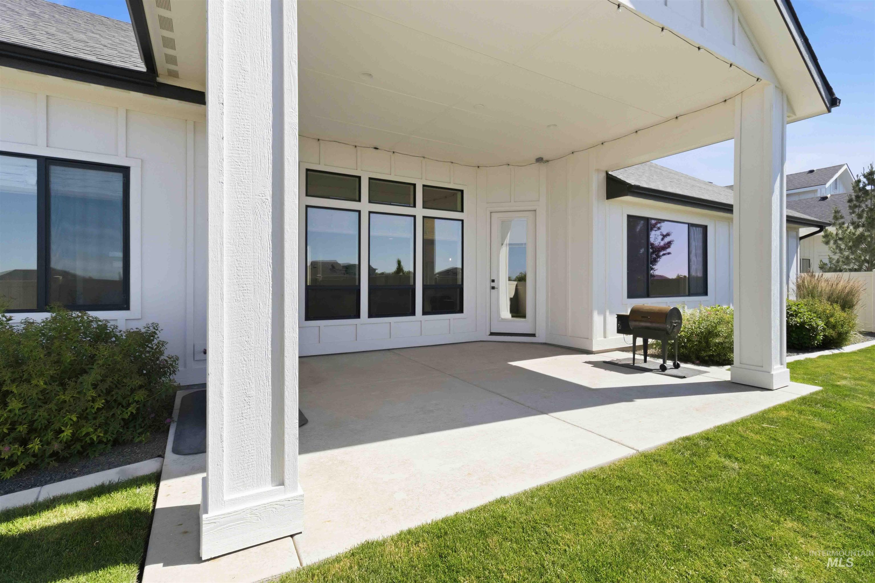 11285 W Threadgrass St, Star, Idaho 83669, 3 Bedrooms, 2.5 Bathrooms, Residential For Sale, Price $725,000,MLS 98989509