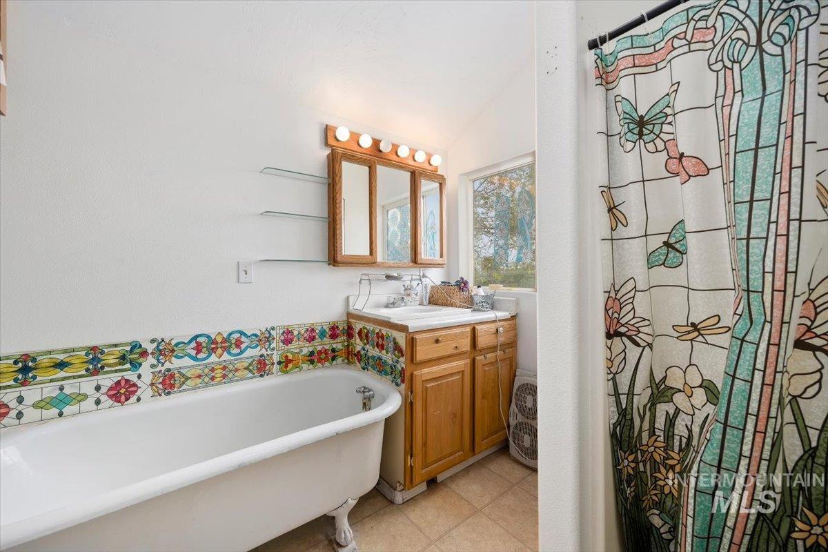 5597 US Hwy 93, Jerome, Idaho 83338, 3 Bedrooms, 2 Bathrooms, Residential For Sale, Price $340,000, 98989512