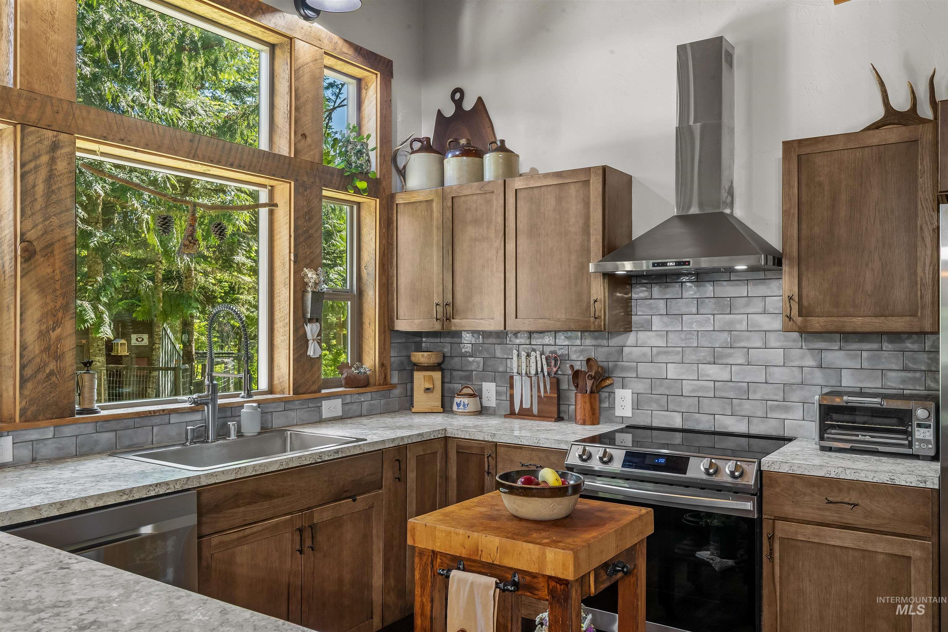1442 Band Mill Road, Orofino, Idaho 83544, 2 Bedrooms, 1.5 Bathrooms, Residential For Sale, Price $635,000, 98989520