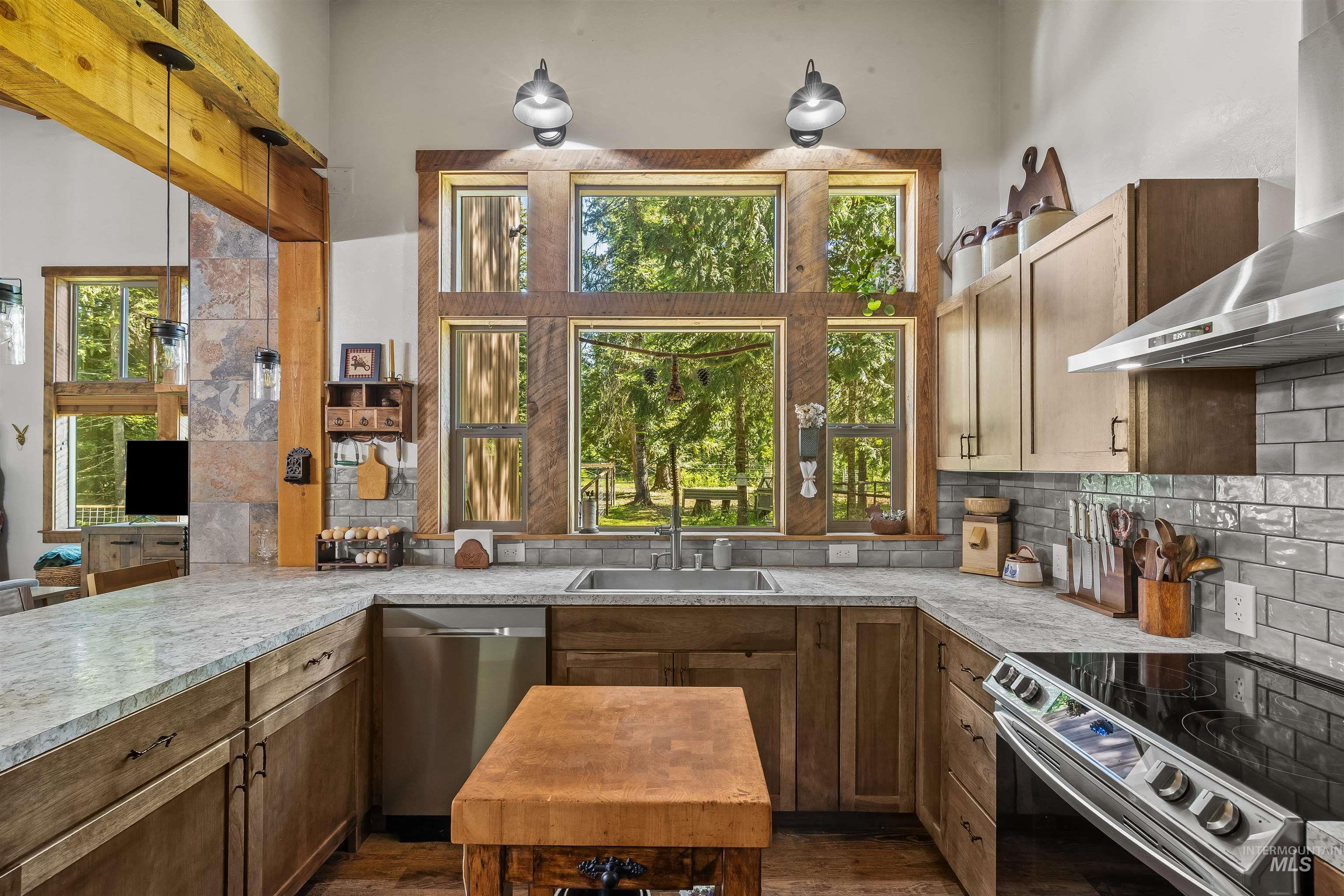 1442 Band Mill Road, Orofino, Idaho 83544, 2 Bedrooms, 1.5 Bathrooms, Residential For Sale, Price $635,000, 98989520