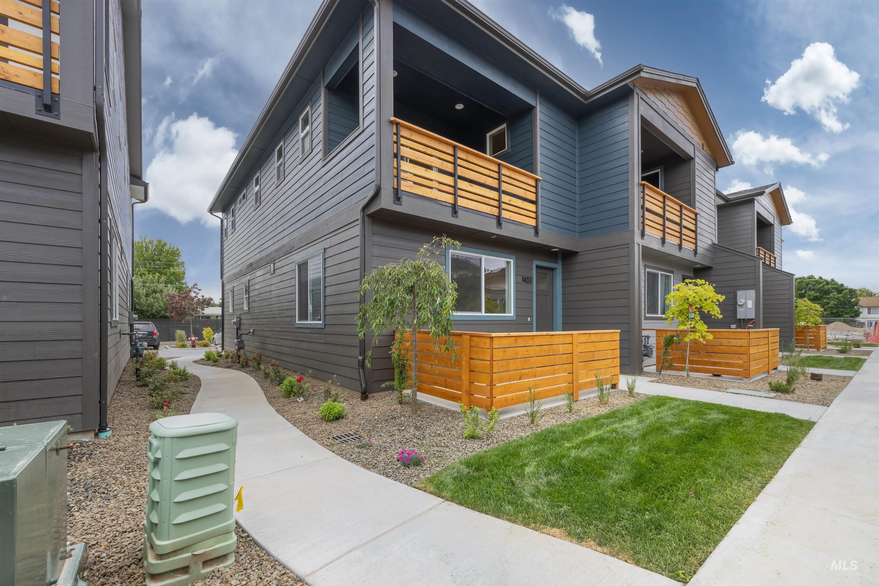 1420 N Cole Cottage Lane, Boise, Idaho 83704, 2 Bedrooms, 2.5 Bathrooms, Residential For Sale, Price $359,900,MLS 98989524