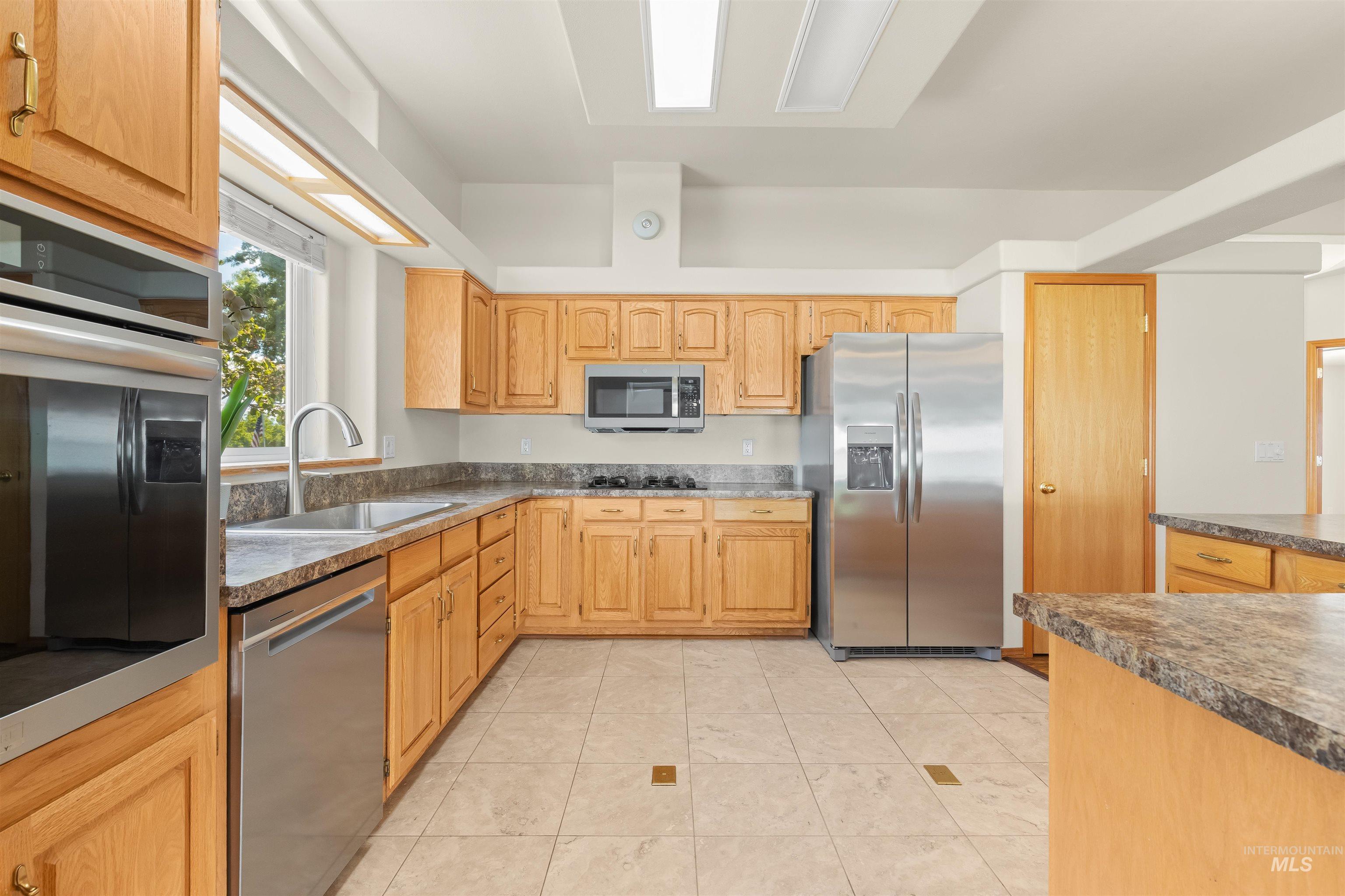 2039 Ripon Avenue, Lewiston, Idaho 83501, 3 Bedrooms, 3 Bathrooms, Residential For Sale, Price $635,000, 98989527
