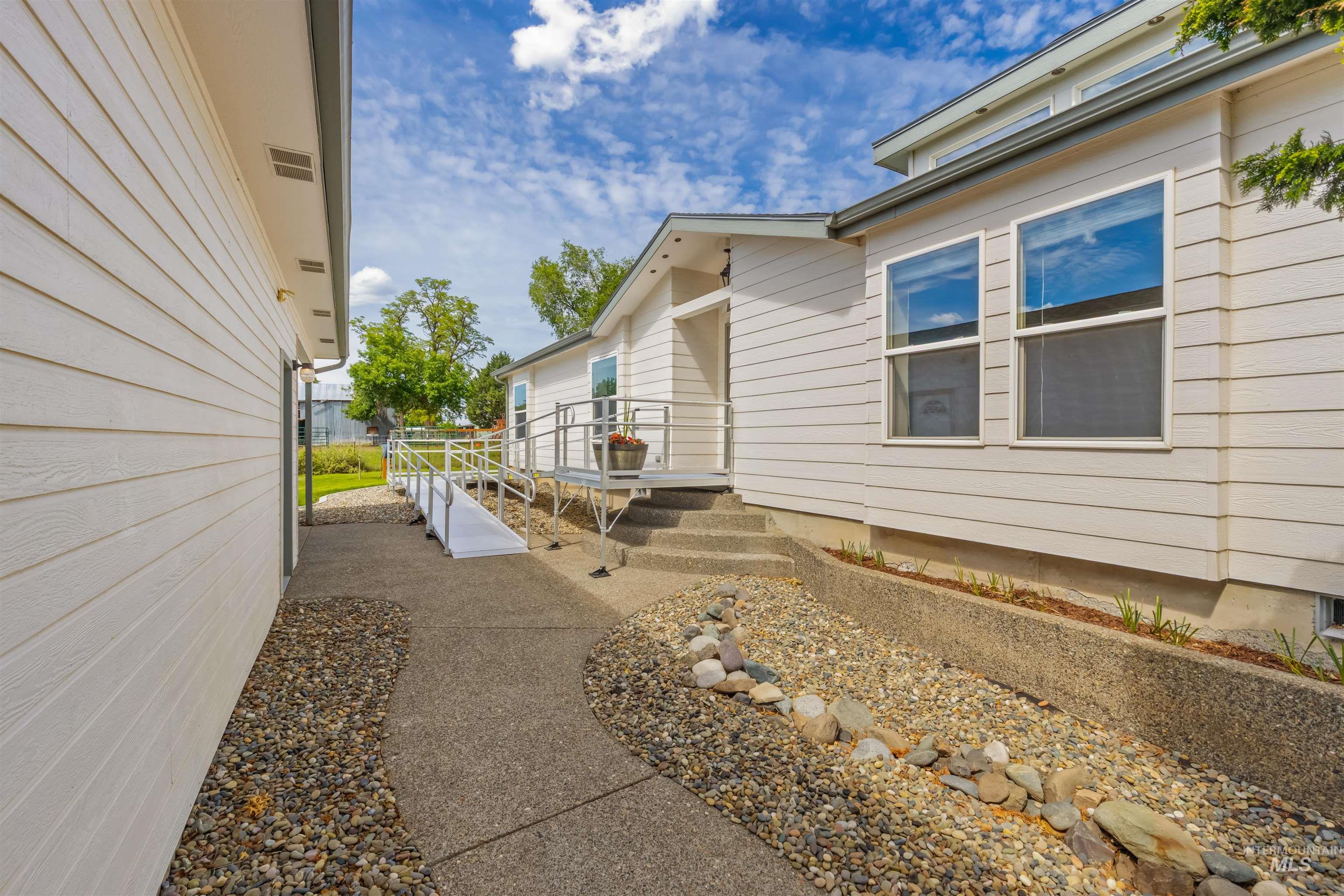 2039 Ripon Avenue, Lewiston, Idaho 83501, 3 Bedrooms, 3 Bathrooms, Residential For Sale, Price $635,000, 98989527