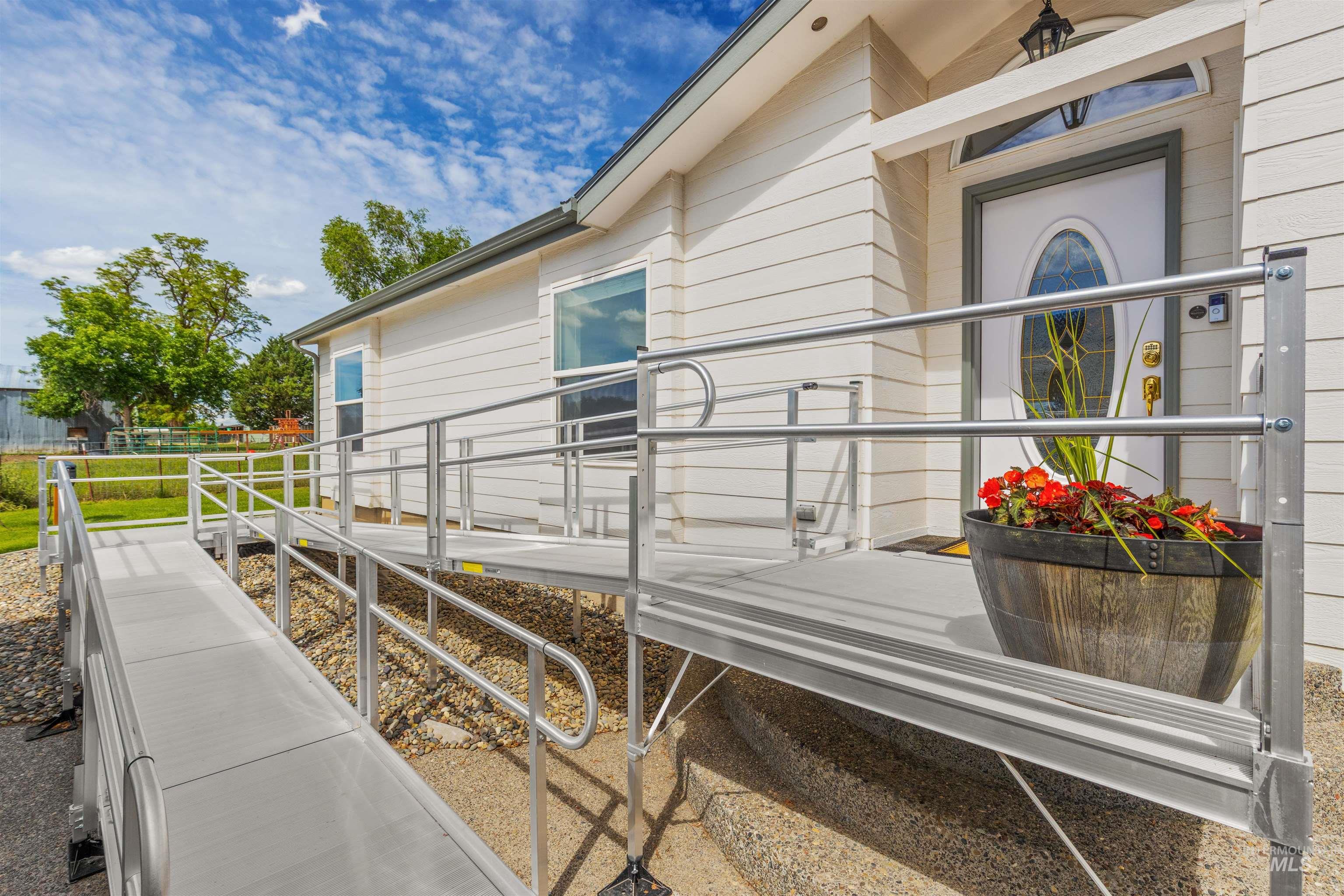 2039 Ripon Avenue, Lewiston, Idaho 83501, 3 Bedrooms, 3 Bathrooms, Residential For Sale, Price $635,000, 98989527