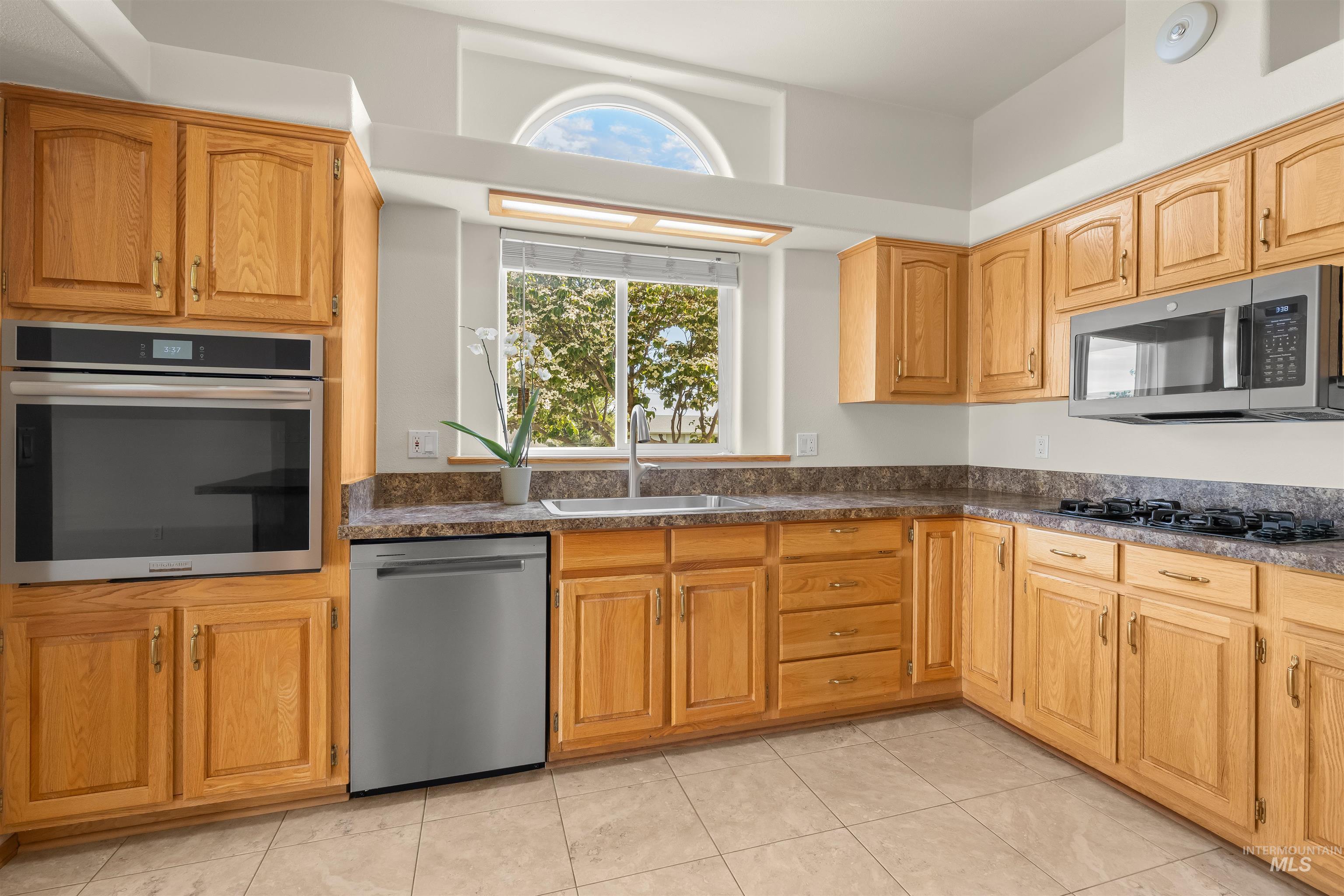 2039 Ripon Avenue, Lewiston, Idaho 83501, 3 Bedrooms, 3 Bathrooms, Residential For Sale, Price $635,000, 98989527