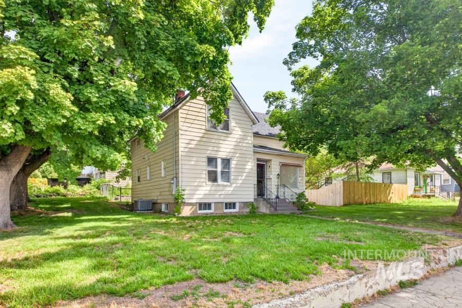522 W A St., Moscow, Idaho 83843, 4 Bedrooms, 1.5 Bathrooms, Residential For Sale, Price $410,000, 98989531