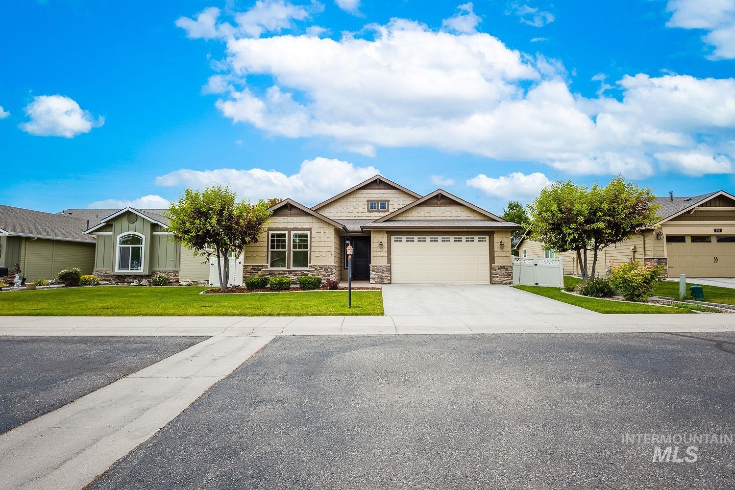 427 Briar Hill St, Nampa, Idaho 83686, 3 Bedrooms, 2 Bathrooms, Residential For Sale, Price $490,000, 98989532