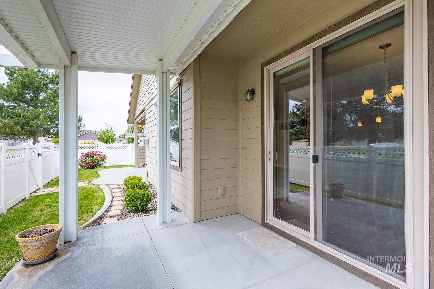 427 Briar Hill St, Nampa, Idaho 83686, 3 Bedrooms, 2 Bathrooms, Residential For Sale, Price $490,000, 98989532