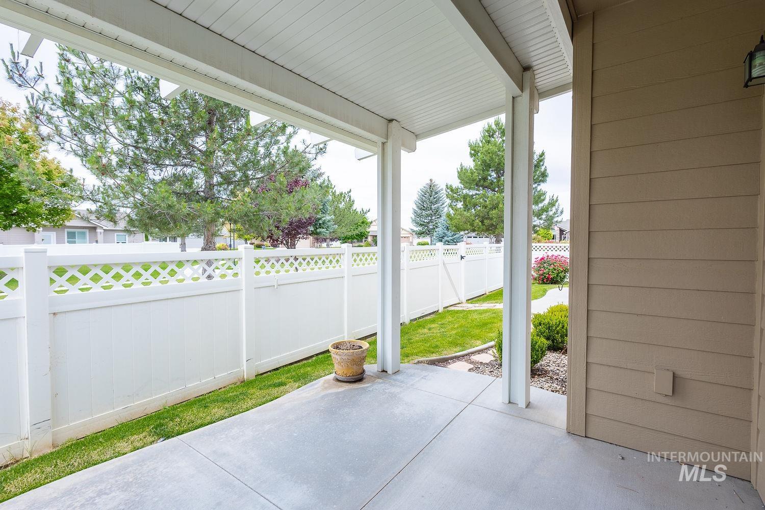 427 Briar Hill St, Nampa, Idaho 83686, 3 Bedrooms, 2 Bathrooms, Residential For Sale, Price $490,000, 98989532