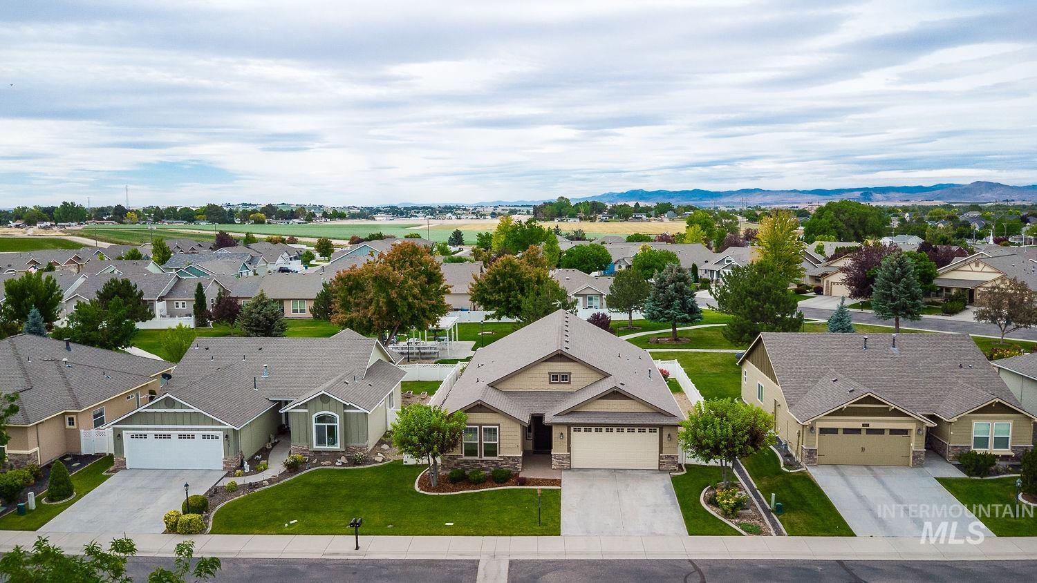427 Briar Hill St, Nampa, Idaho 83686, 3 Bedrooms, 2 Bathrooms, Residential For Sale, Price $490,000, 98989532