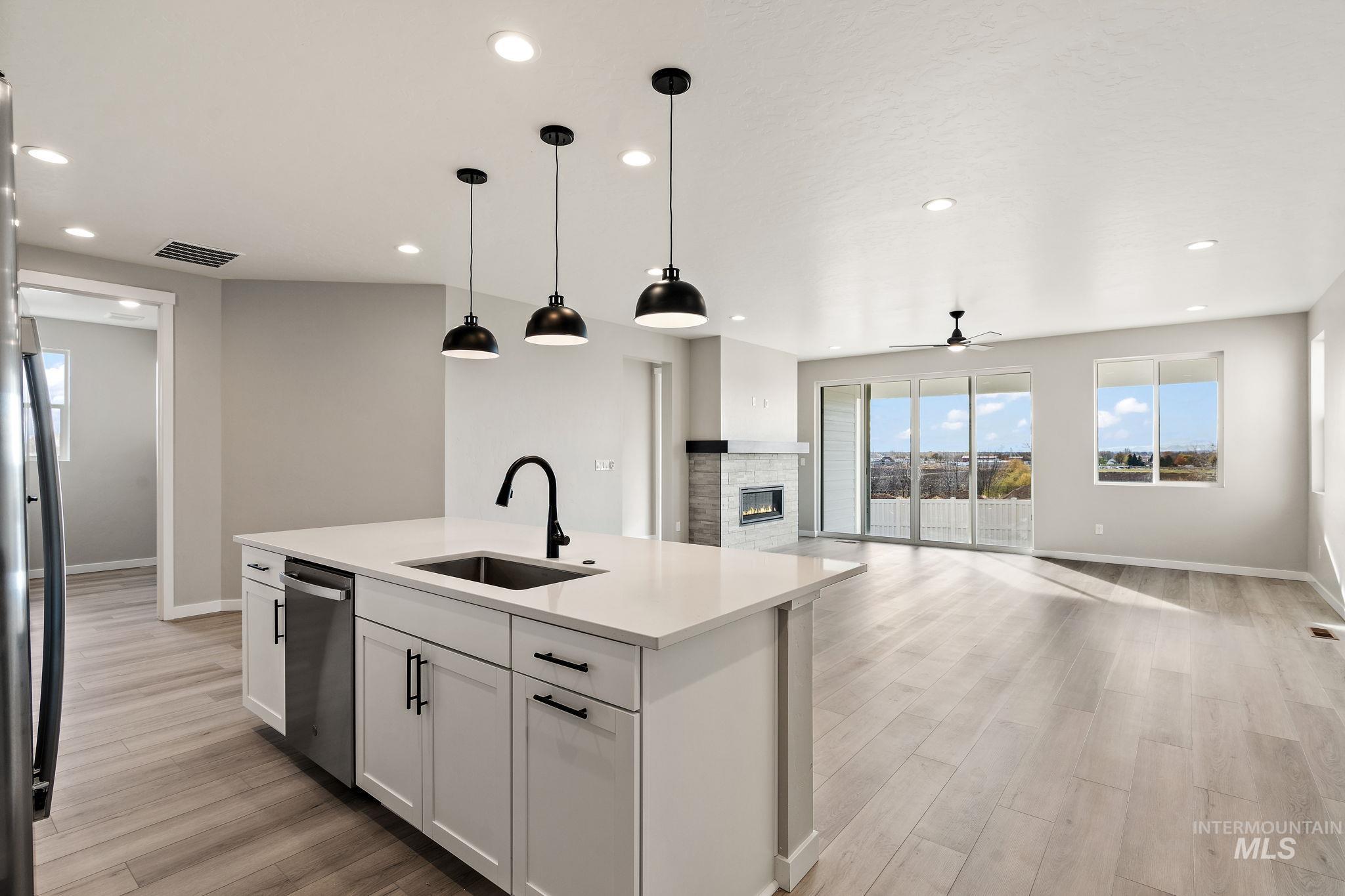 103 N Roscoe Ave., Kuna, Idaho 83634, 3 Bedrooms, 2 Bathrooms, Residential For Sale, Price $542,990, 98989533