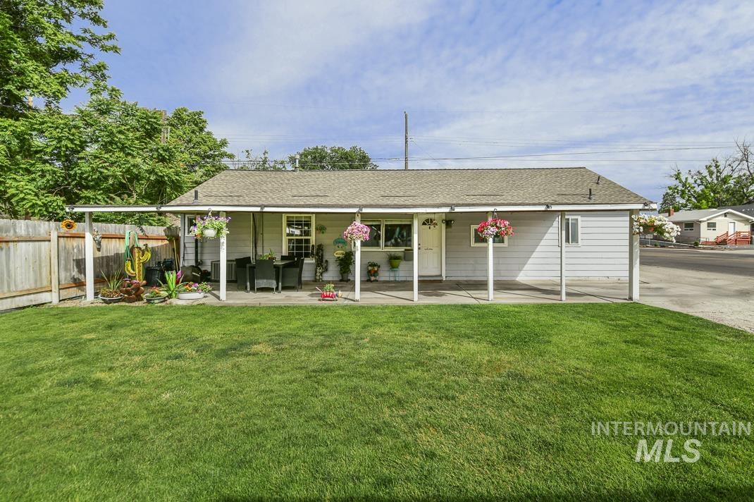 1015 S 7th. St., Nampa, Idaho 83651, 3 Bedrooms, 2 Bathrooms, Residential For Sale, Price $332,900,MLS 98989541