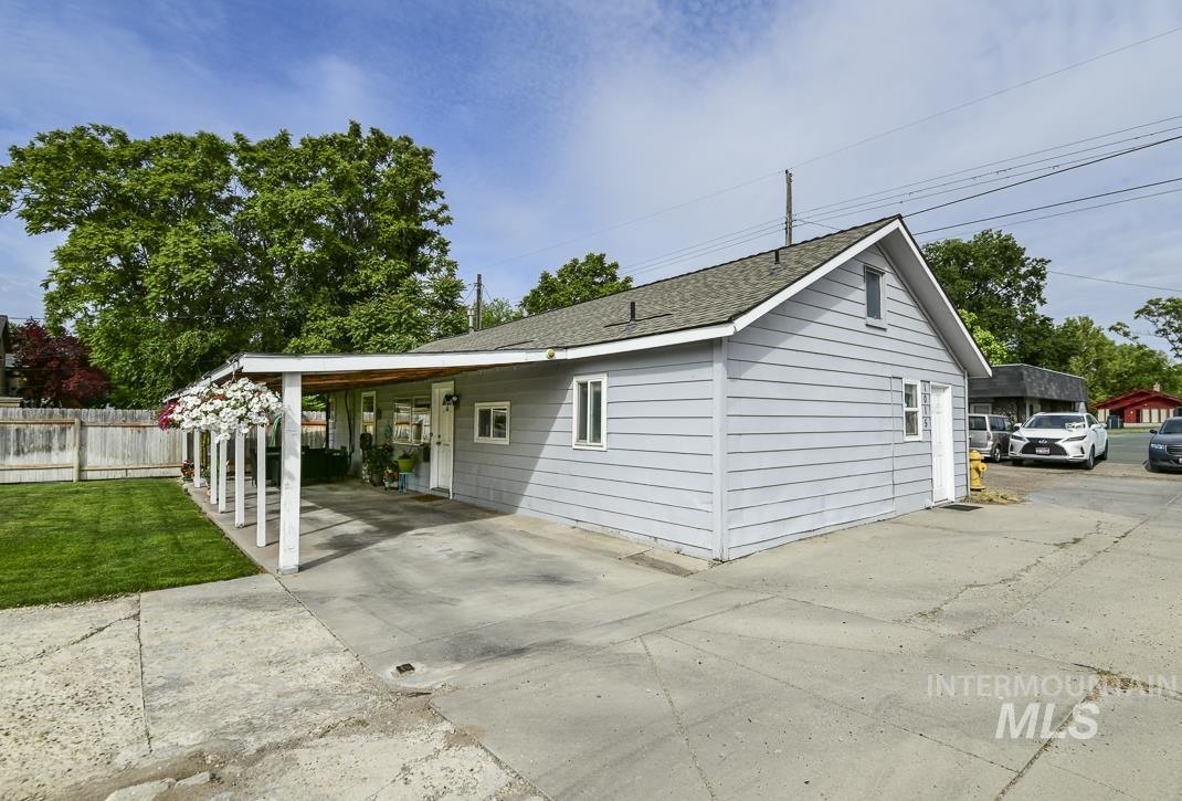 1015 S 7th. St., Nampa, Idaho 83651, 3 Bedrooms, 2 Bathrooms, Residential For Sale, Price $332,900, 98989541