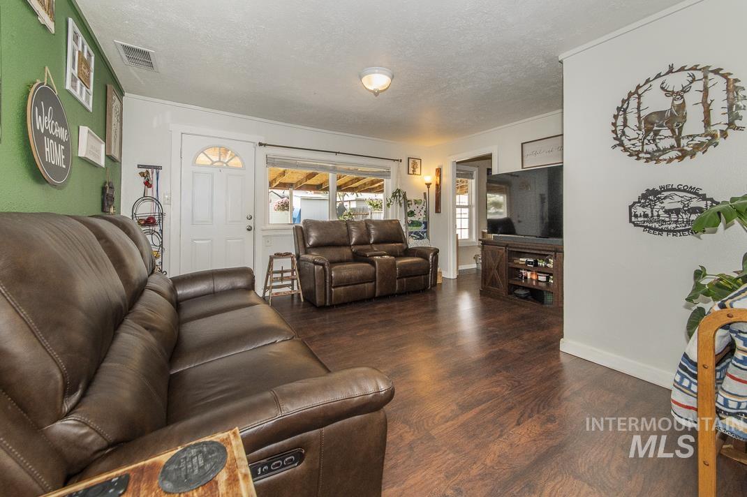 1015 S 7th. St., Nampa, Idaho 83651, 3 Bedrooms, 2 Bathrooms, Residential For Sale, Price $332,900, 98989541