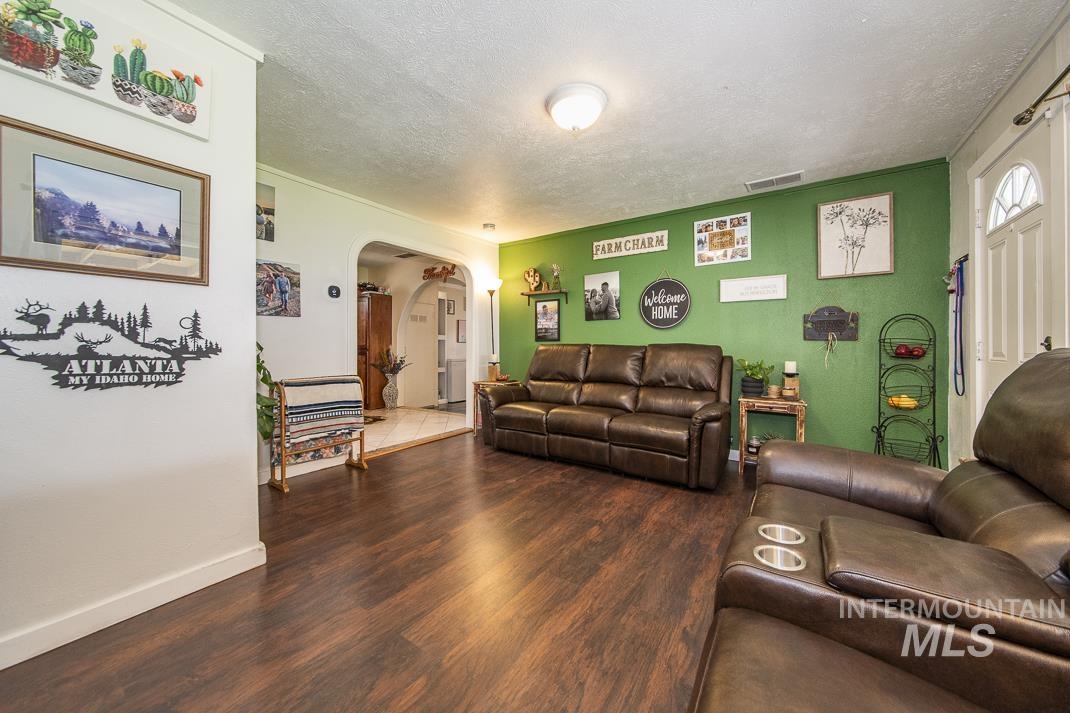 1015 S 7th. St., Nampa, Idaho 83651, 3 Bedrooms, 2 Bathrooms, Residential For Sale, Price $332,900, 98989541