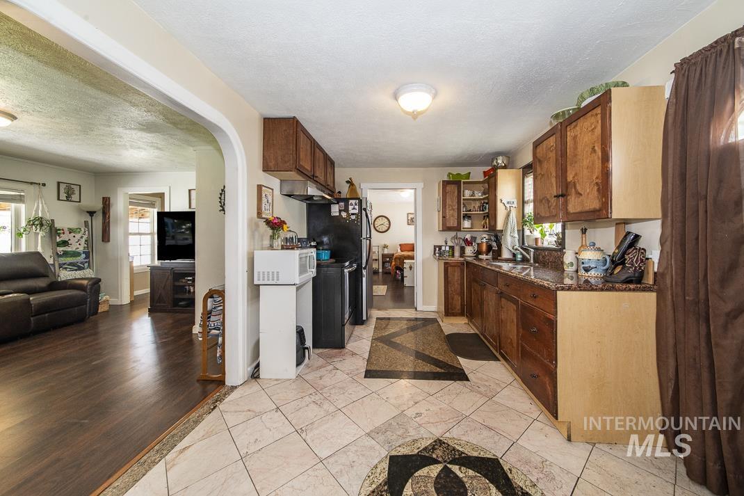 1015 S 7th. St., Nampa, Idaho 83651, 3 Bedrooms, 2 Bathrooms, Residential For Sale, Price $332,900, 98989541