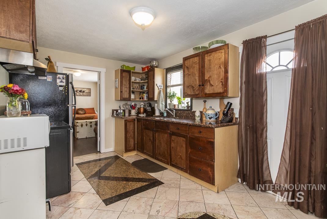 1015 S 7th. St., Nampa, Idaho 83651, 3 Bedrooms, 2 Bathrooms, Residential For Sale, Price $332,900, 98989541