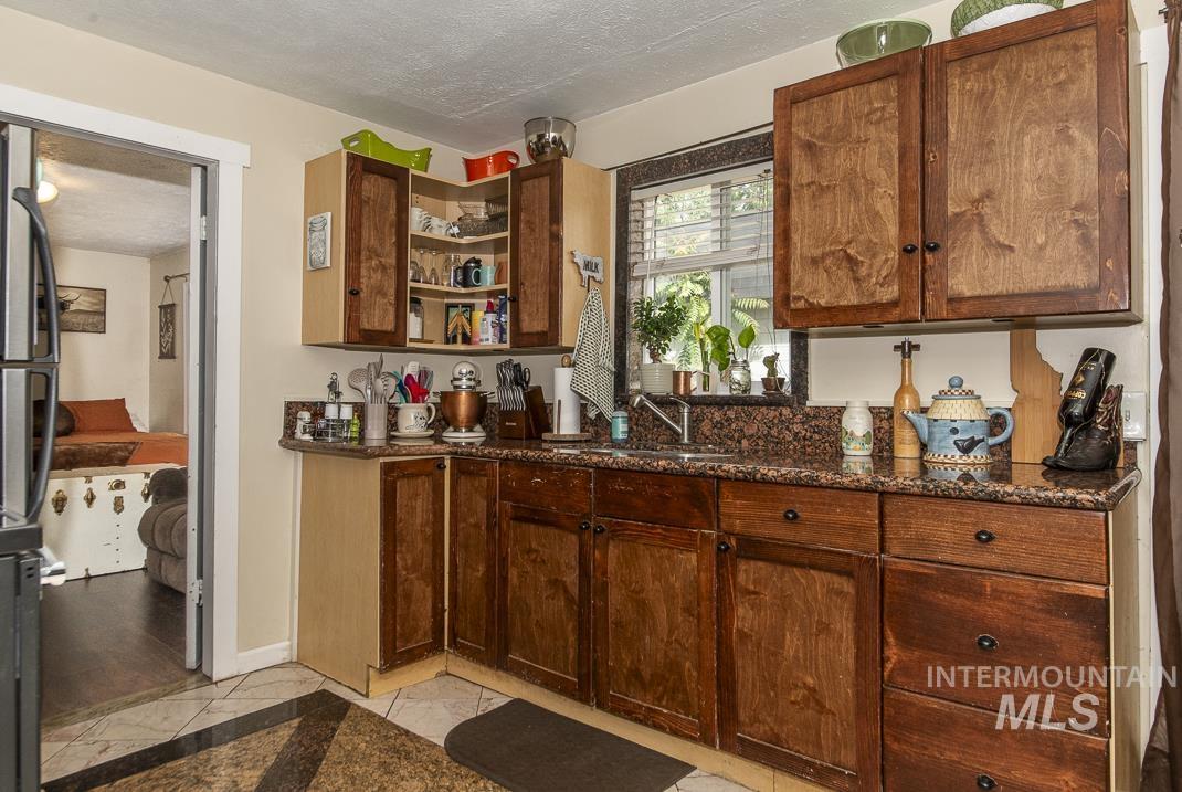 1015 S 7th. St., Nampa, Idaho 83651, 3 Bedrooms, 2 Bathrooms, Residential For Sale, Price $332,900, 98989541
