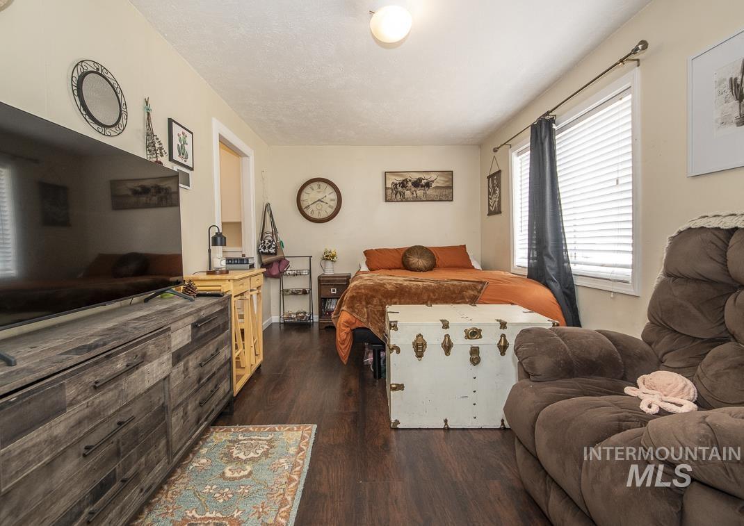 1015 S 7th. St., Nampa, Idaho 83651, 3 Bedrooms, 2 Bathrooms, Residential For Sale, Price $332,900, 98989541