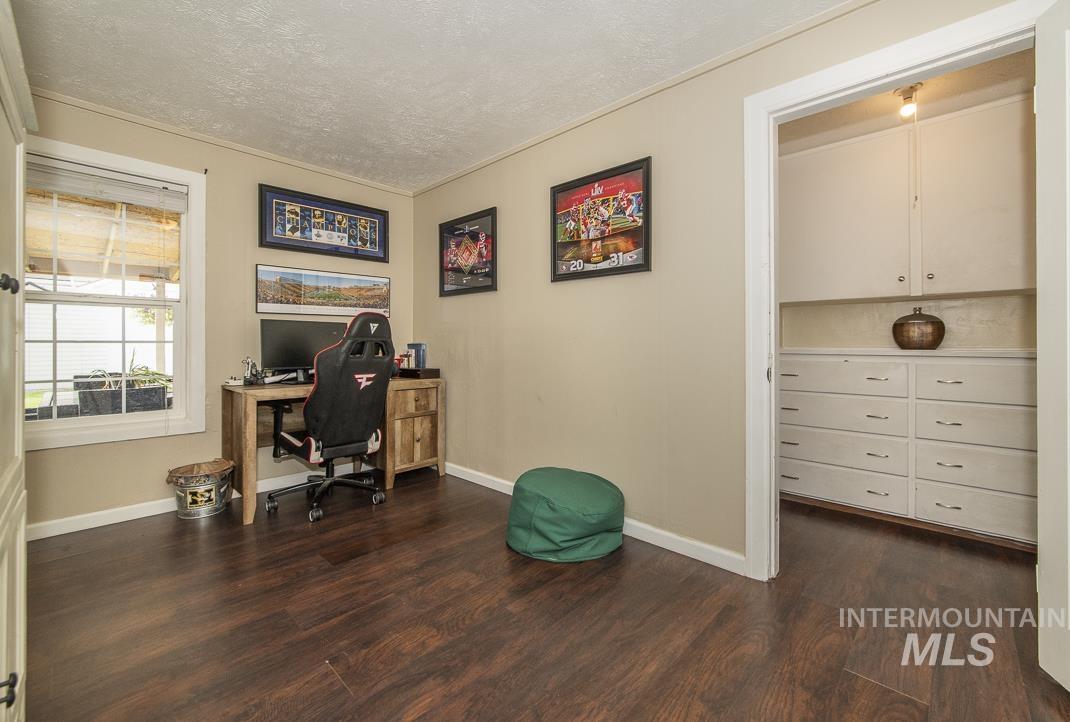 1015 S 7th. St., Nampa, Idaho 83651, 3 Bedrooms, 2 Bathrooms, Residential For Sale, Price $332,900, 98989541