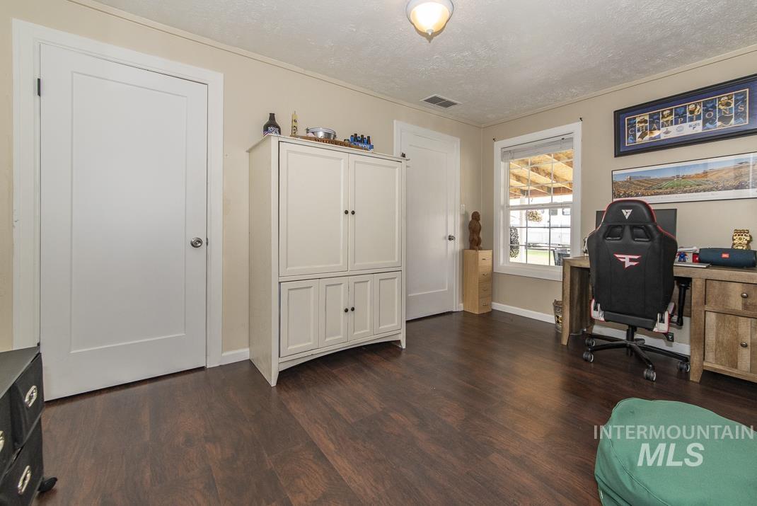 1015 S 7th. St., Nampa, Idaho 83651, 3 Bedrooms, 2 Bathrooms, Residential For Sale, Price $332,900, 98989541