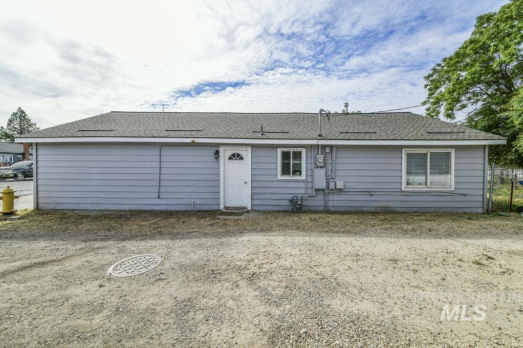 1015 S 7th. St., Nampa, Idaho 83651, 3 Bedrooms, 2 Bathrooms, Residential For Sale, Price $332,900, 98989541