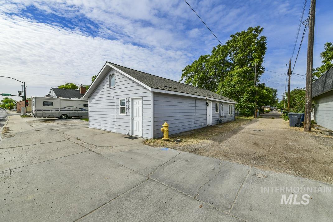 1015 S 7th. St., Nampa, Idaho 83651, 3 Bedrooms, 2 Bathrooms, Residential For Sale, Price $332,900, 98989541