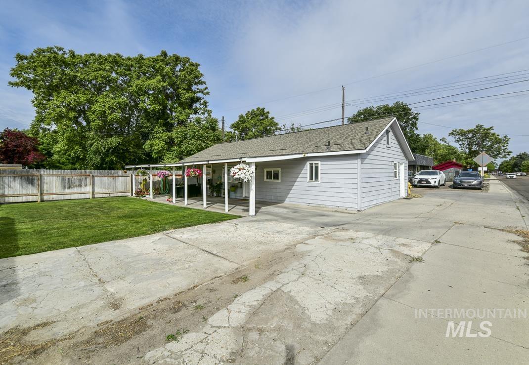 1015 S 7th. St., Nampa, Idaho 83651, 3 Bedrooms, 2 Bathrooms, Residential For Sale, Price $332,900, 98989541