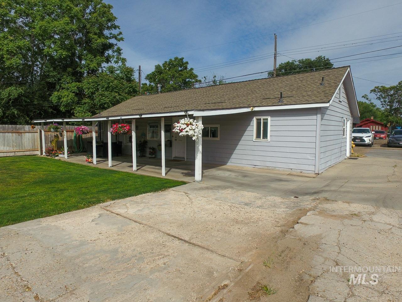 1015 S 7th. St., Nampa, Idaho 83651, 3 Bedrooms, 2 Bathrooms, Residential For Sale, Price $332,900, 98989541