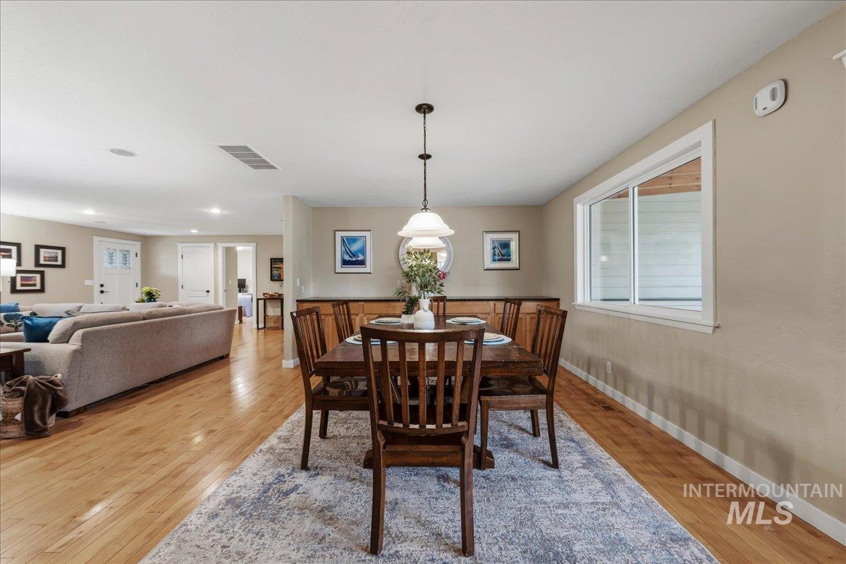 3022 E Springwood Dr, Meridian, Idaho 83642, 3 Bedrooms, 2.5 Bathrooms, Residential For Sale, Price $699,900, 98989542