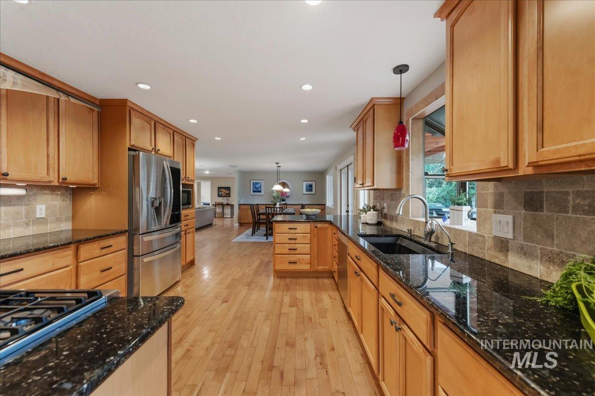 3022 E Springwood Dr, Meridian, Idaho 83642, 3 Bedrooms, 2.5 Bathrooms, Residential For Sale, Price $699,900, 98989542