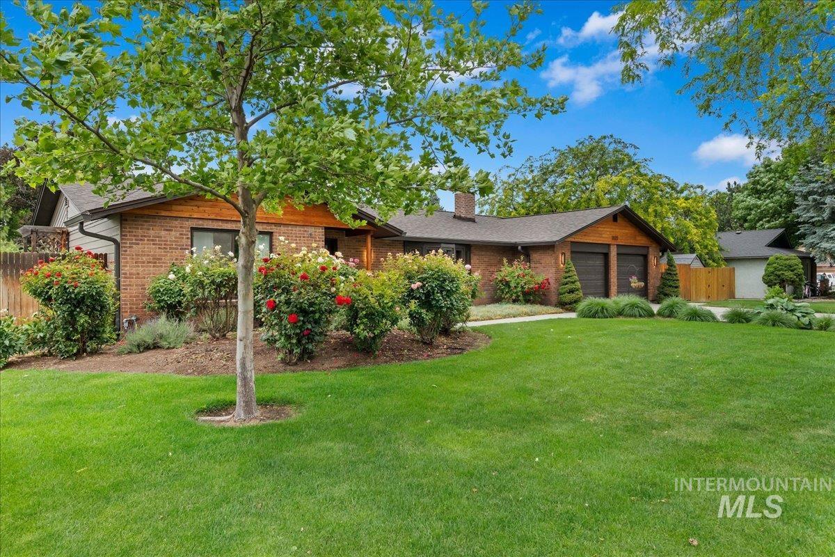 3022 E Springwood Dr, Meridian, Idaho 83642, 3 Bedrooms, 2.5 Bathrooms, Residential For Sale, Price $699,900, 98989542