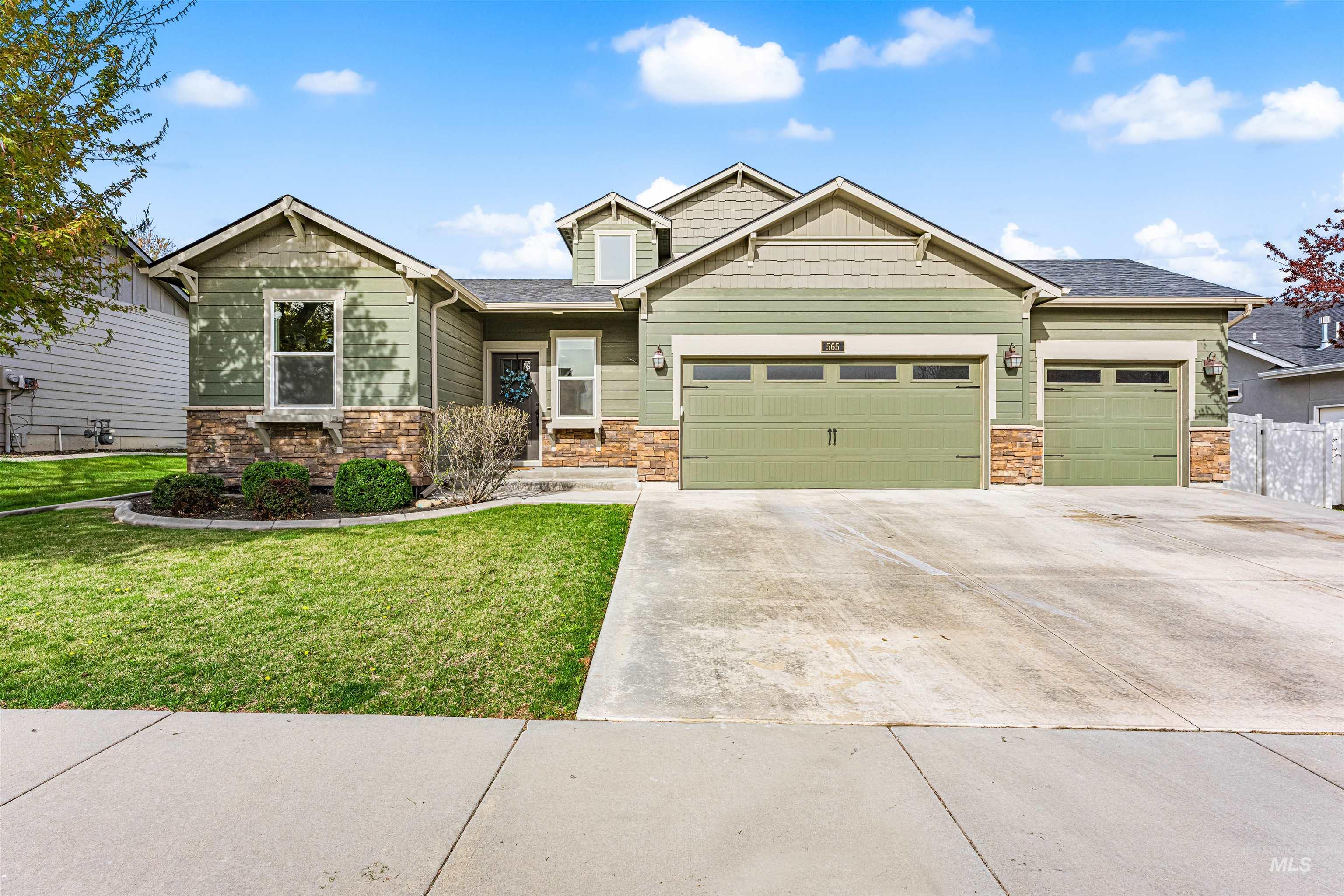 565 S Rocker Ave, Kuna, Idaho 83634, 3 Bedrooms, 2.5 Bathrooms, Residential For Sale, Price $475,000, 98989550