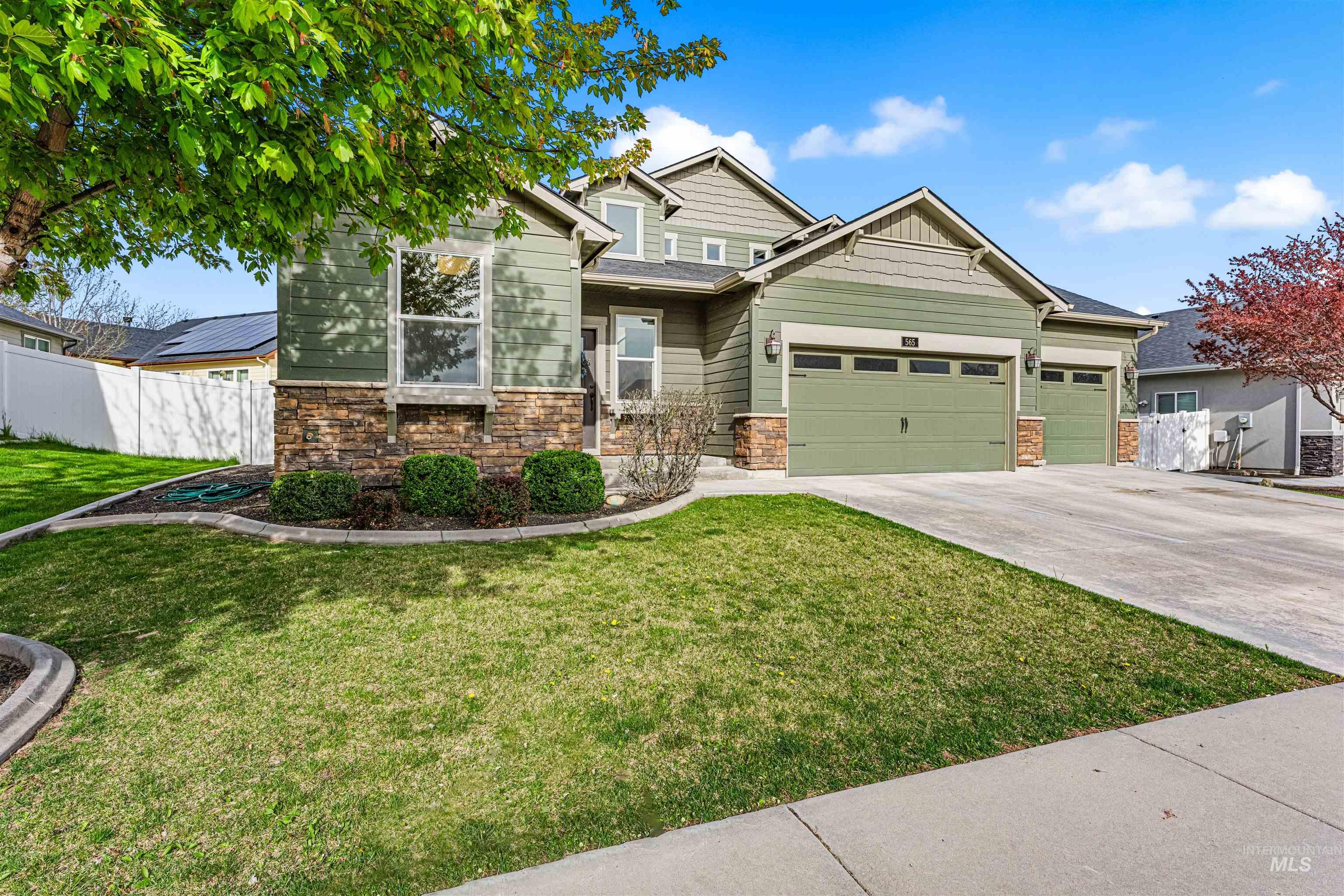 565 S Rocker Ave, Kuna, Idaho 83634, 3 Bedrooms, 2.5 Bathrooms, Residential For Sale, Price $475,000, 98989550