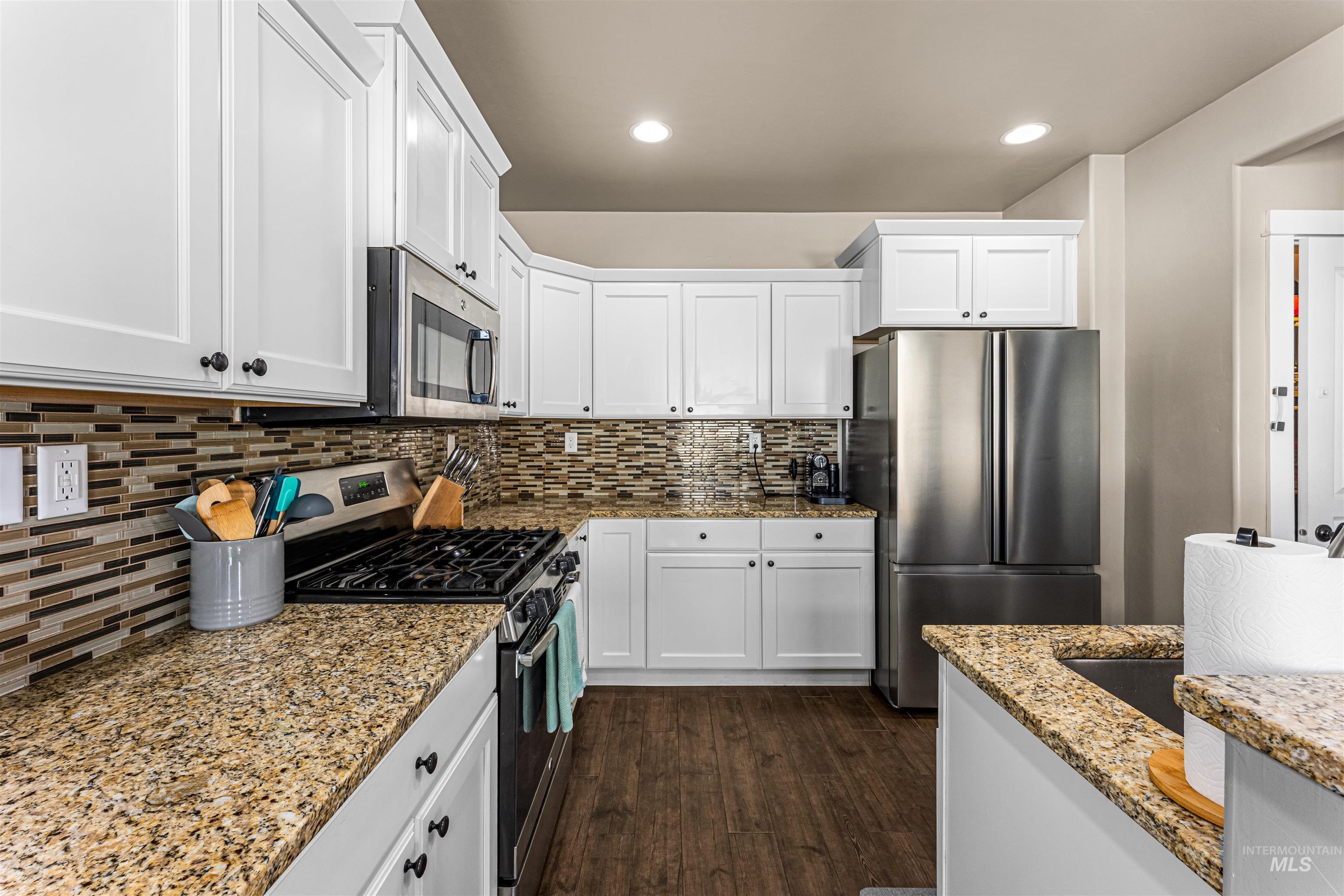 565 S Rocker Ave, Kuna, Idaho 83634, 3 Bedrooms, 2.5 Bathrooms, Residential For Sale, Price $475,000, 98989550