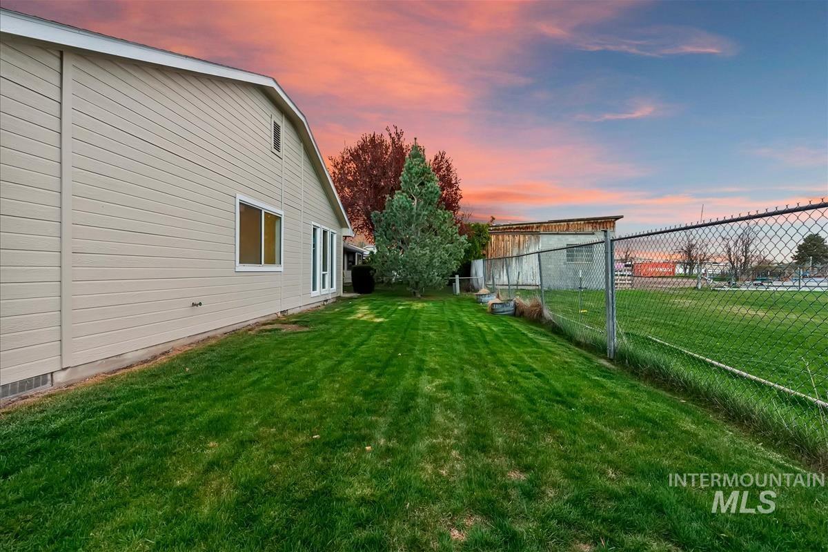 8359 W Willowdale Dr, Garden City, Idaho 83714, 2 Bedrooms, 2 Bathrooms, Residential For Sale, Price $449,900, 98989551