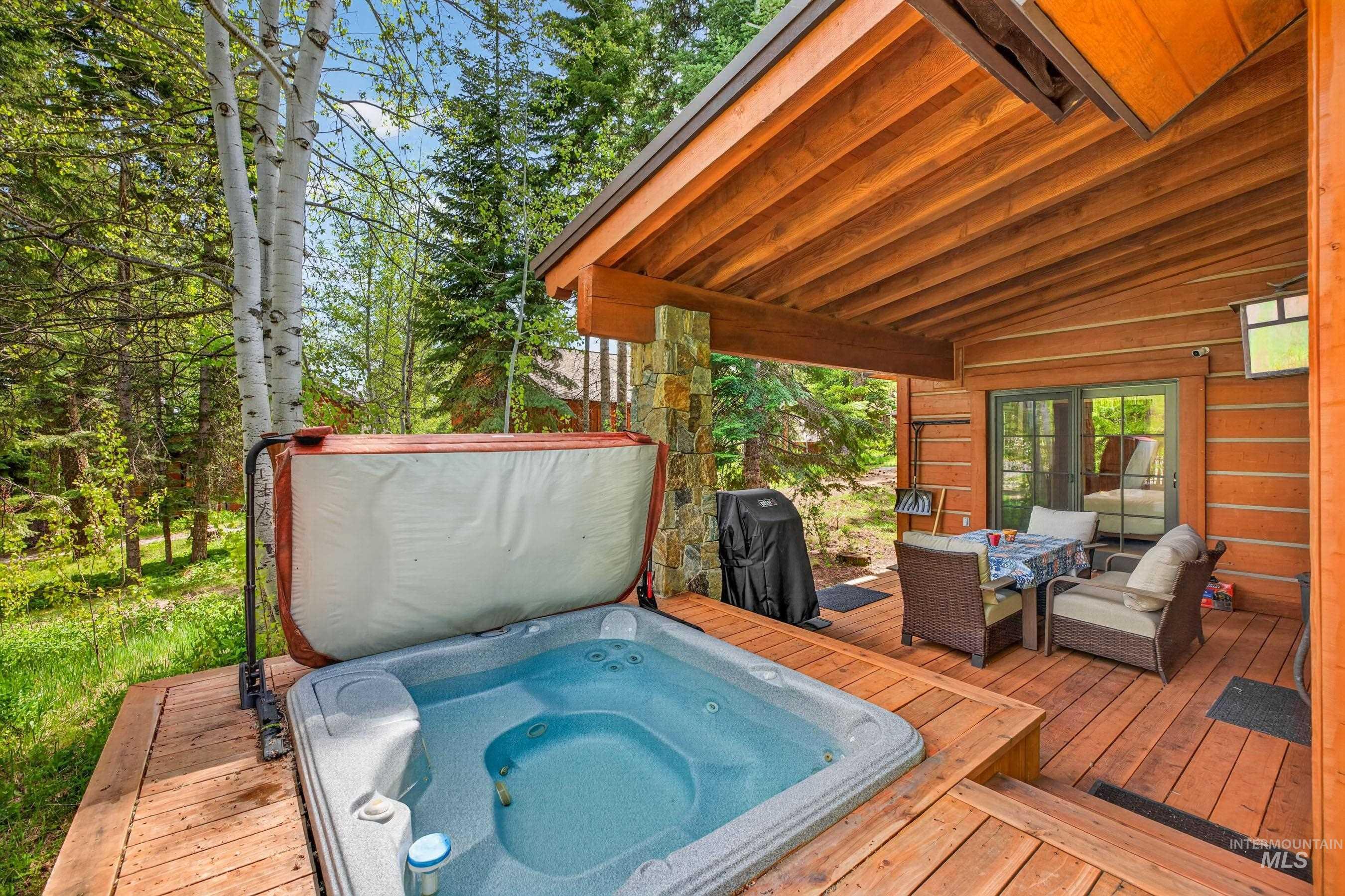 4 Rock Creek Court, Donnelly, Idaho 83615, 2 Bedrooms, 2.5 Bathrooms, Residential For Sale, Price $1,395,000,MLS 98989560