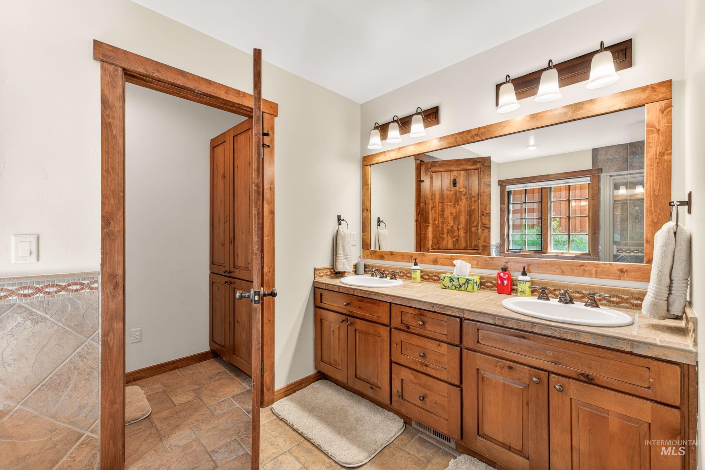 4 Rock Creek Court, Donnelly, Idaho 83615, 2 Bedrooms, 2.5 Bathrooms, Residential For Sale, Price $1,395,000,MLS 98989560