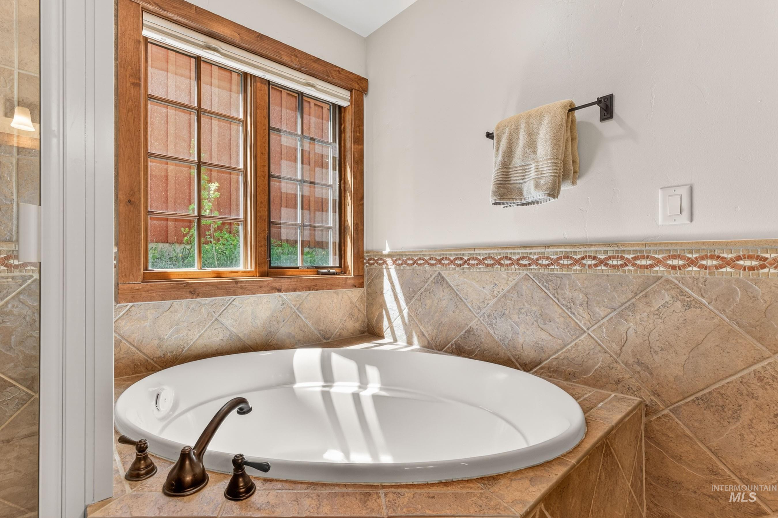 4 Rock Creek Court, Donnelly, Idaho 83615, 2 Bedrooms, 2.5 Bathrooms, Residential For Sale, Price $1,395,000,MLS 98989560
