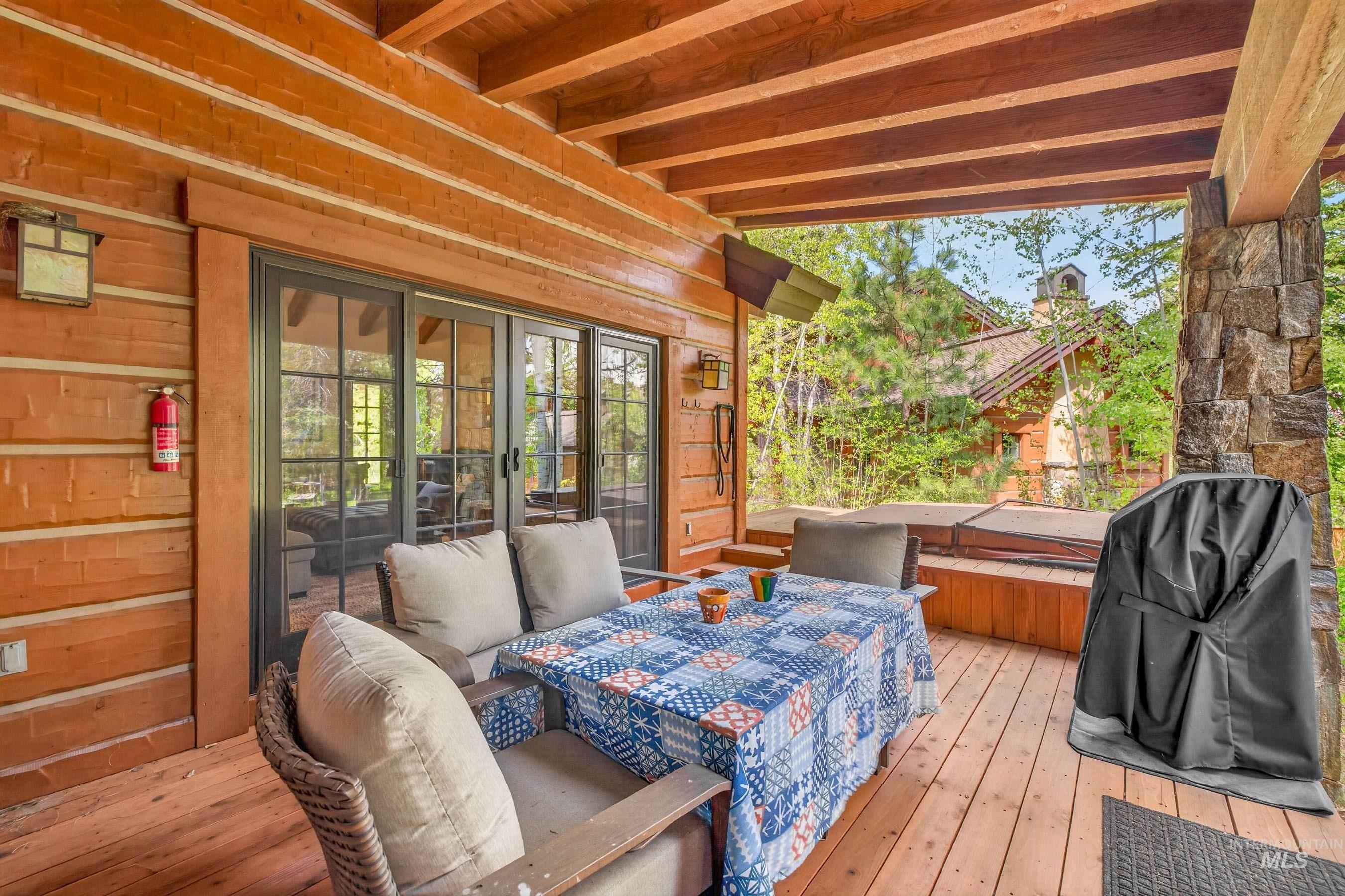 4 Rock Creek Court, Donnelly, Idaho 83615, 2 Bedrooms, 2.5 Bathrooms, Residential For Sale, Price $1,395,000,MLS 98989560