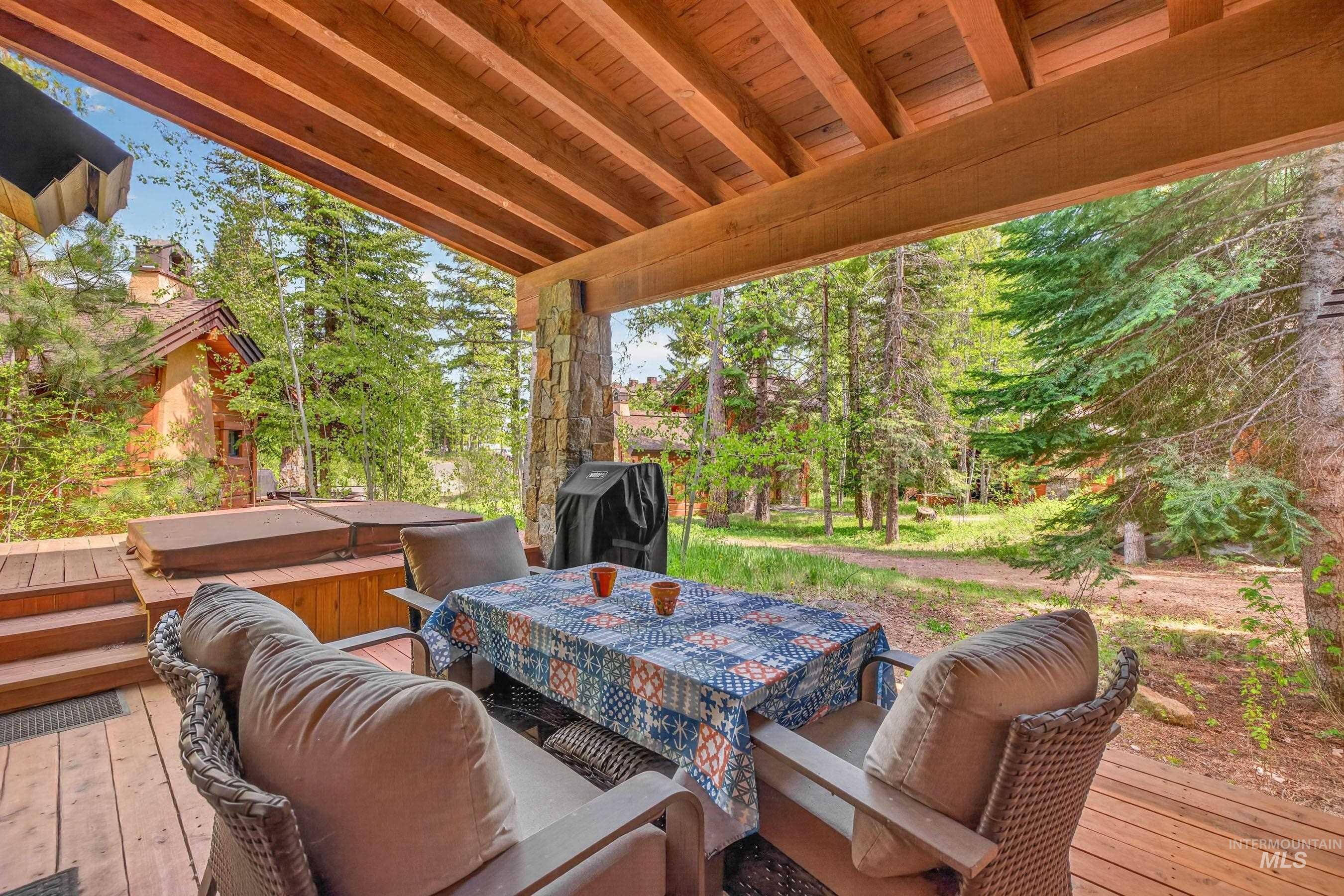 4 Rock Creek Court, Donnelly, Idaho 83615, 2 Bedrooms, 2.5 Bathrooms, Residential For Sale, Price $1,395,000,MLS 98989560
